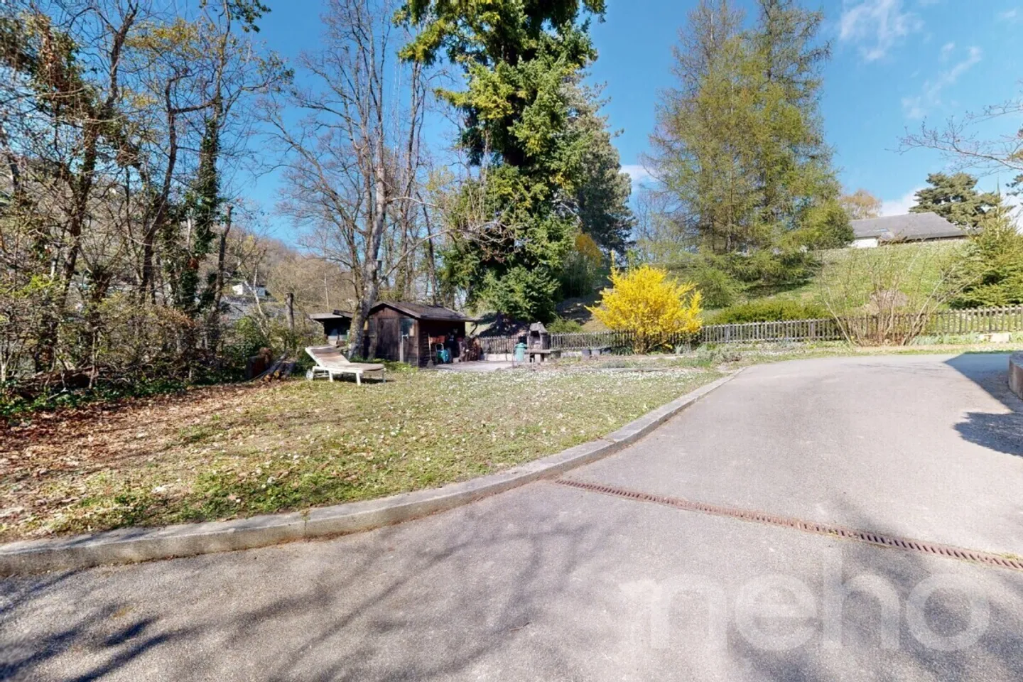 Exclusive: Charming 4-bedroom chalet with large garden - Photo 7 of 13