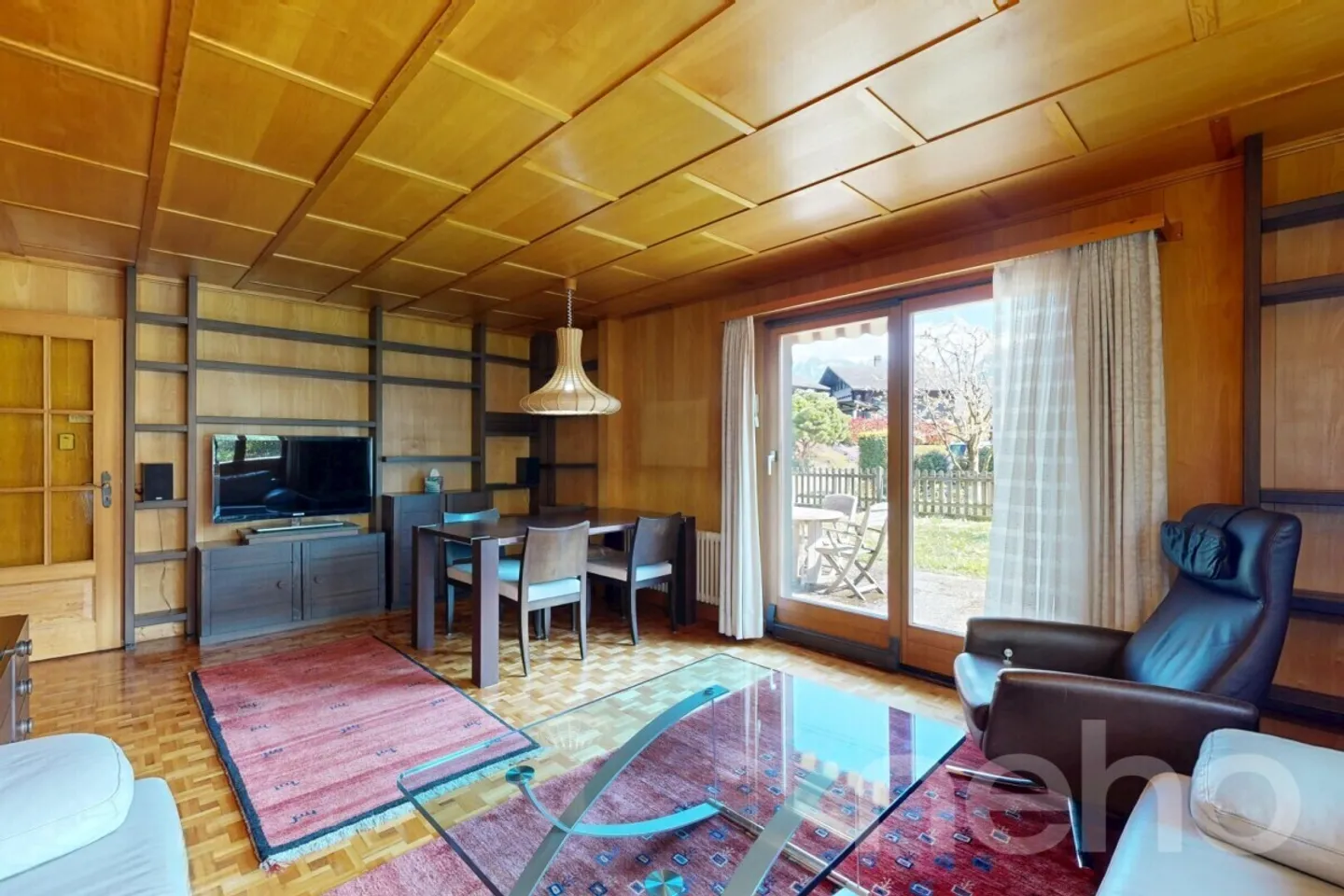 Exclusive: Charming 4-bedroom chalet with large garden - Photo 10 of 13