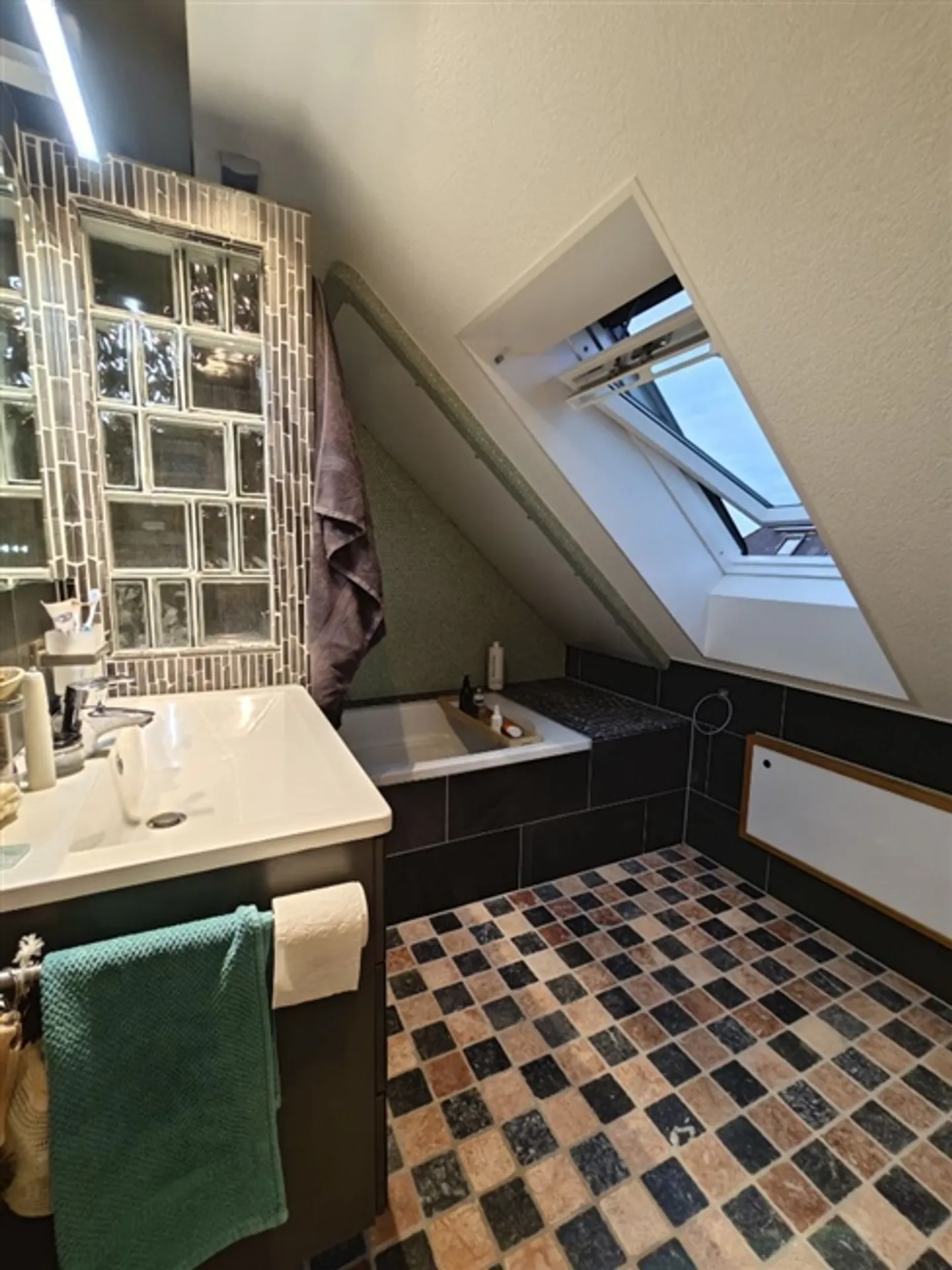 2½ ROOM APARTMENT IN ZURICH - DISTRICT 6 MILCHBUCK, FURNISHED, TEMPORARY - Photo 7 of 8