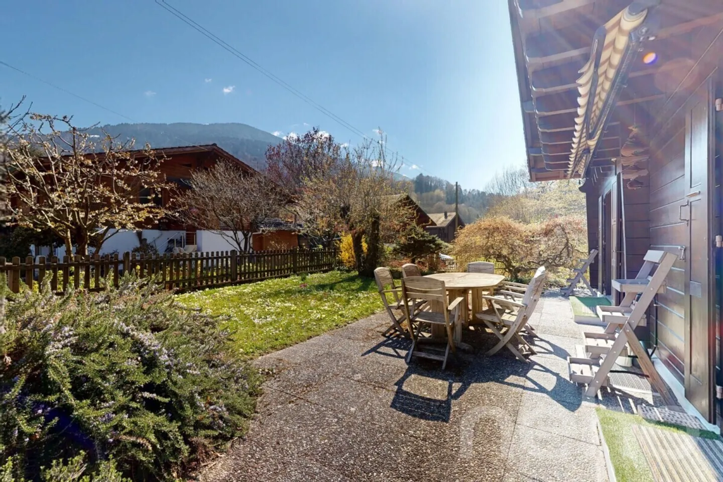 Exclusive: Charming 4-bedroom chalet with large garden - Photo 12 of 13