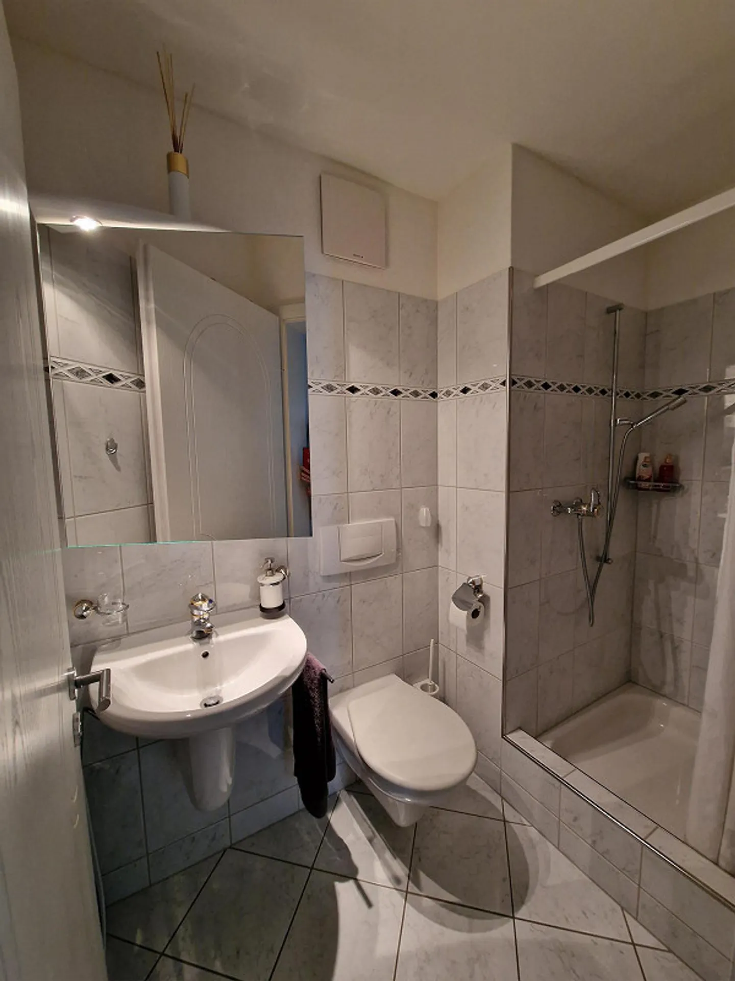 Luminoso appartamento di 4,5 stanze con standard di proprietà e 2 balconi a Goldach - Foto 9 di 10