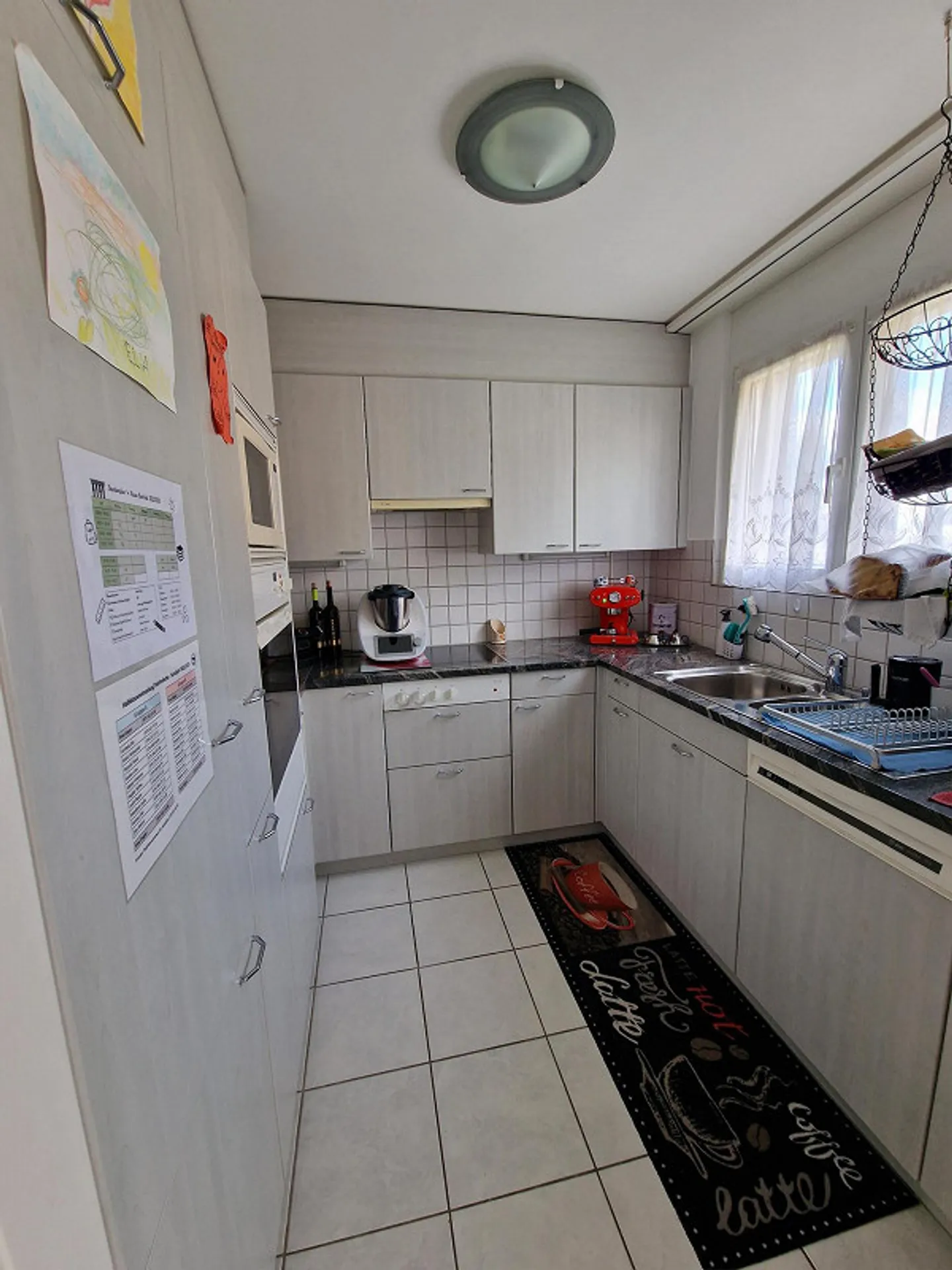 Luminoso appartamento di 4,5 stanze con standard di proprietà e 2 balconi a Goldach - Foto 7 di 10