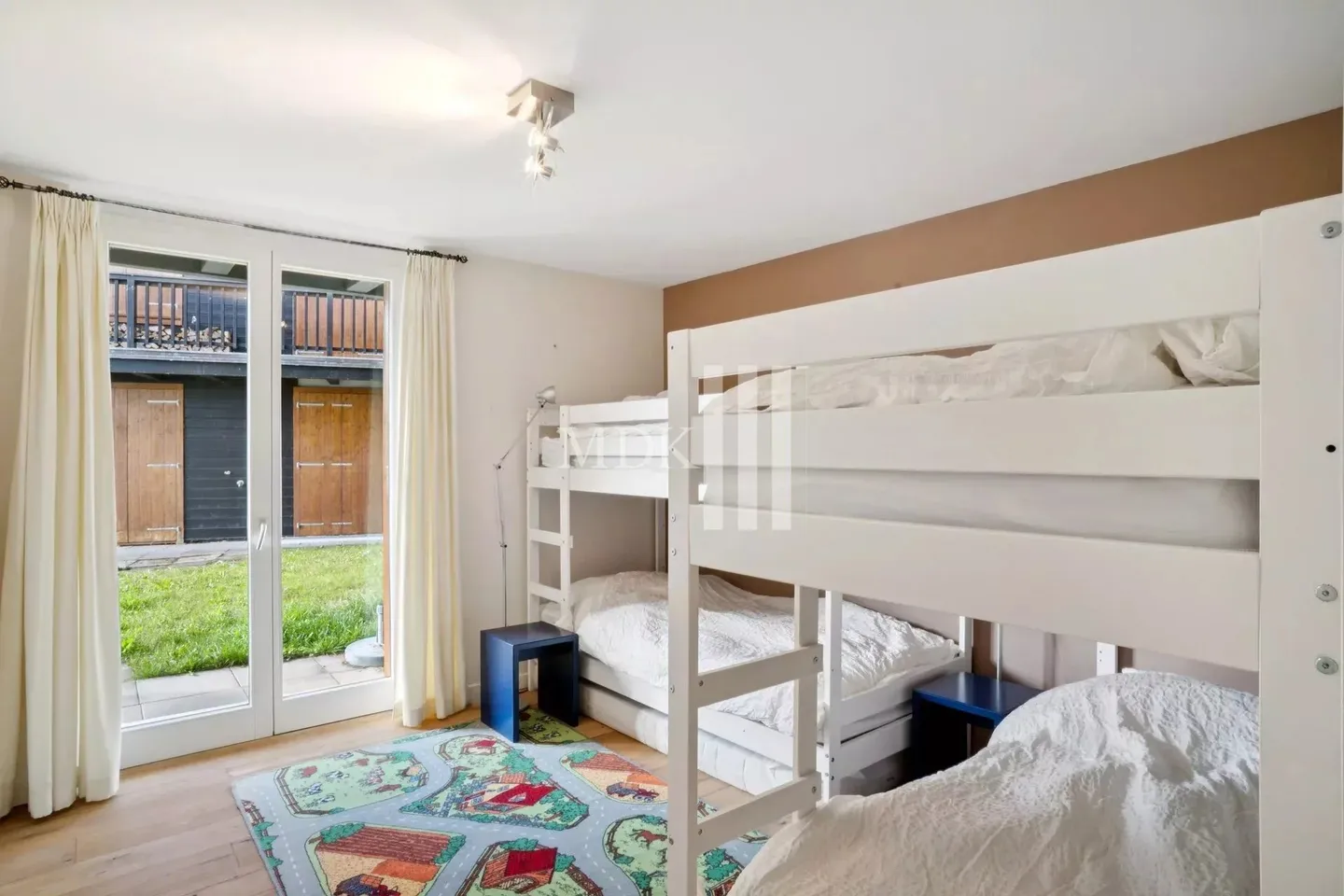 Charming Chalet Apartment - Photo 7 of 14