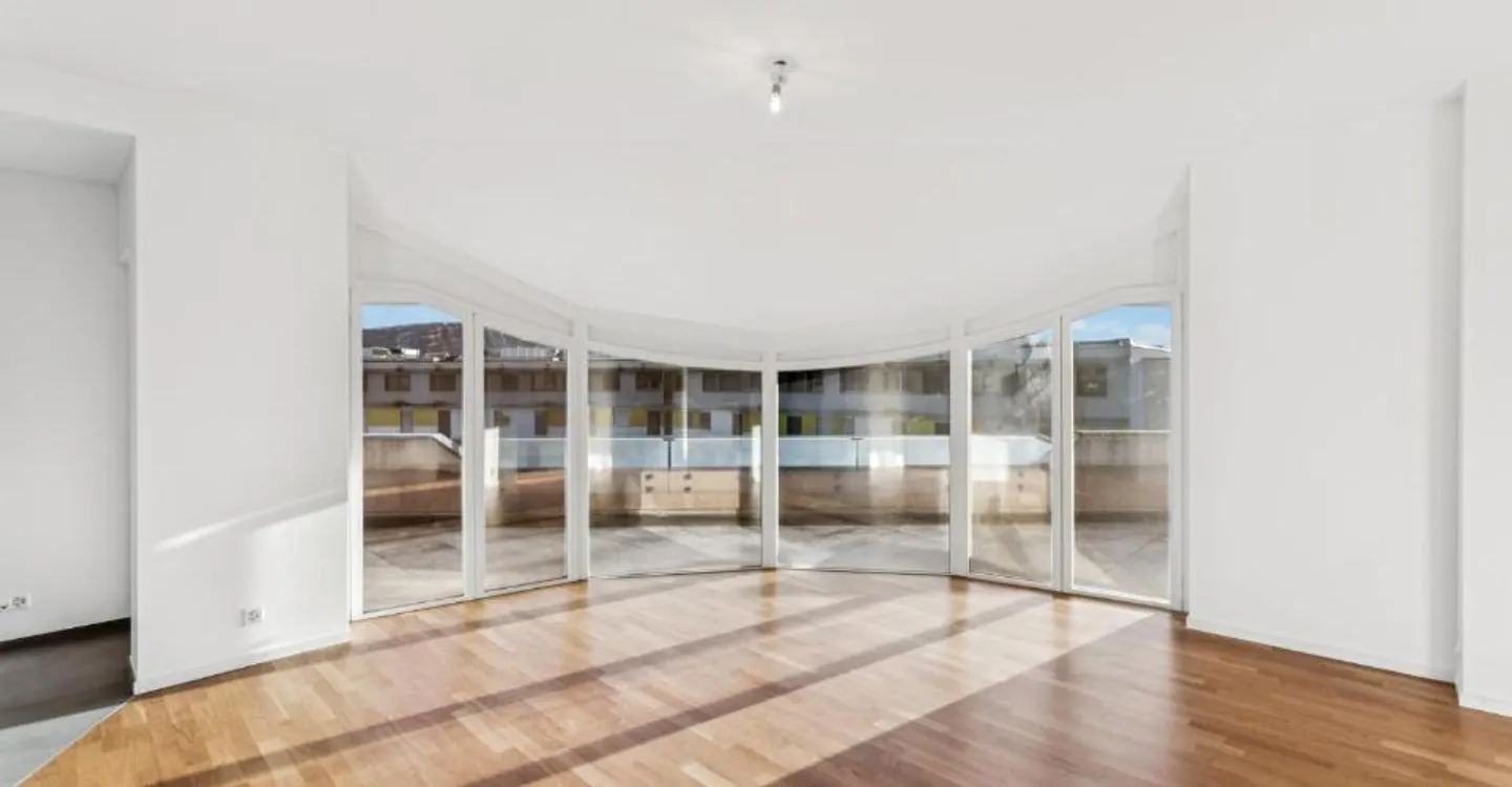Stunning penthouse apartment with large terrace - Photo 2 of 12