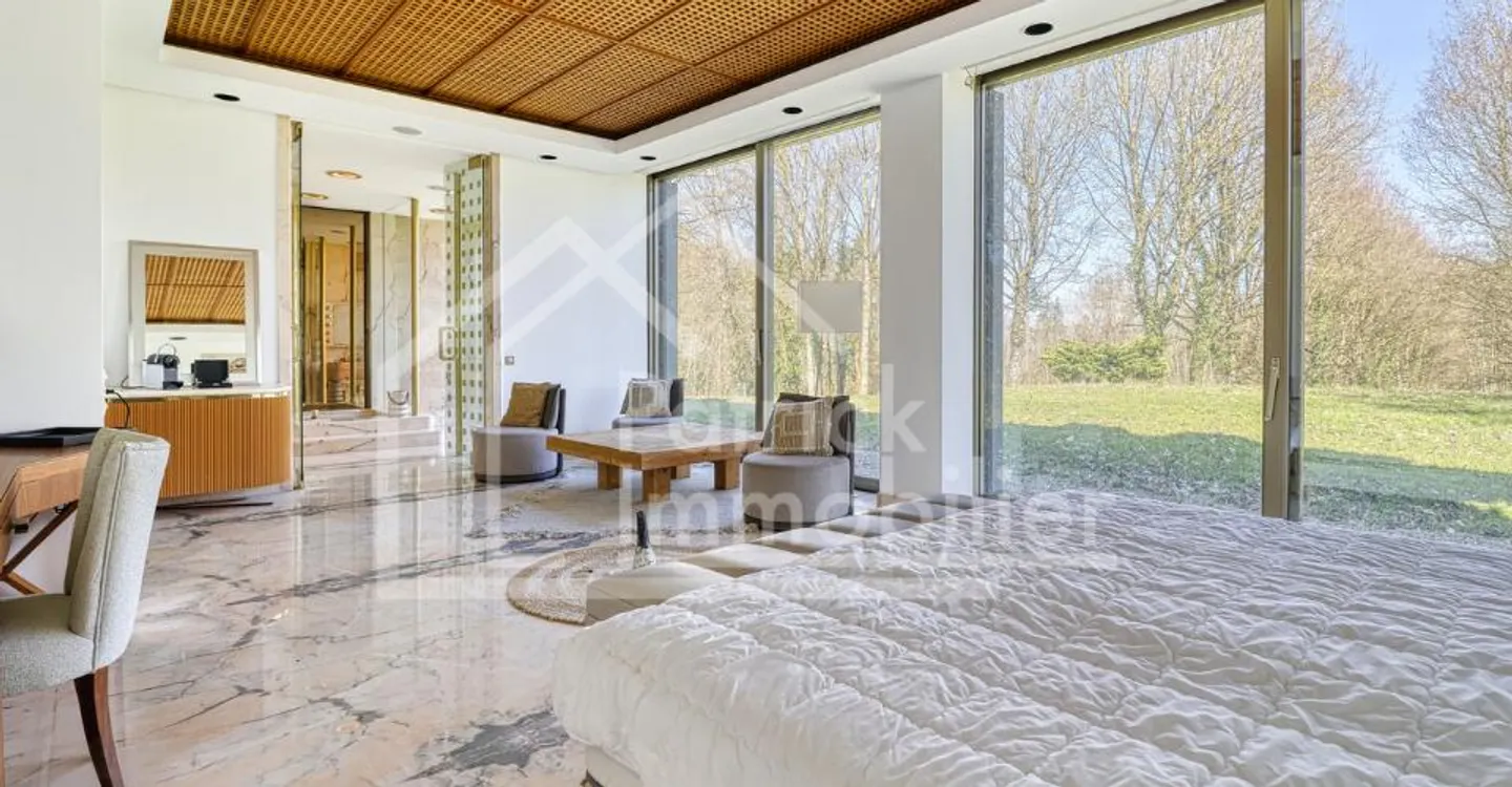 Luxury Villa with Lake View - Photo 4 of 11