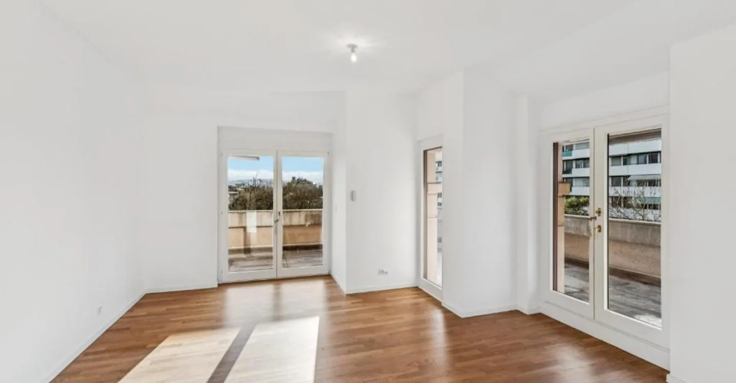 Stunning penthouse apartment with large terrace - Photo 8 of 12