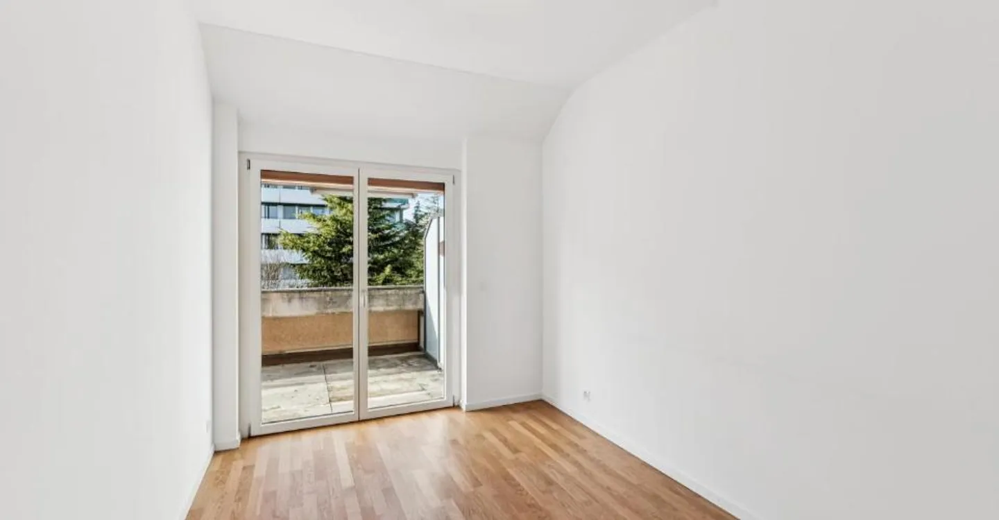Stunning penthouse apartment with large terrace - Photo 9 of 12