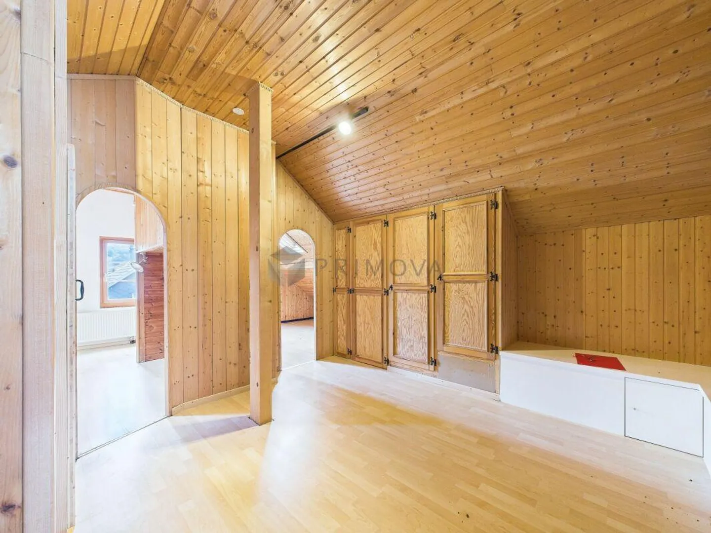 Familienidyll an Top-Lage - charmantes Einfamilienhaus mit Garten - Foto 9 von 13