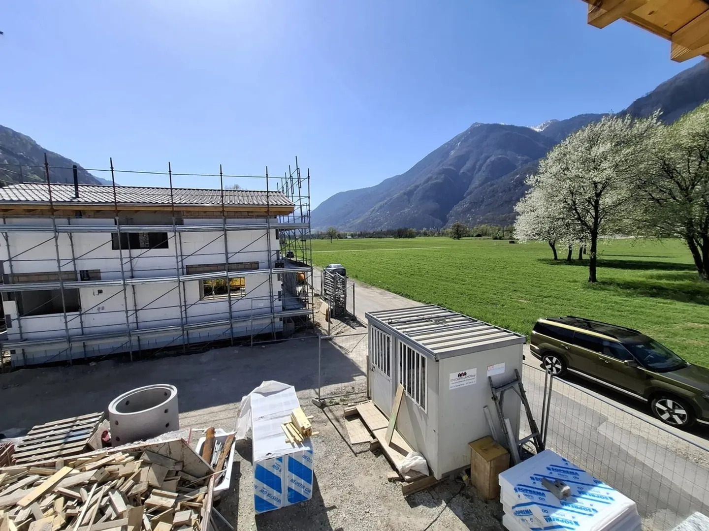 Einfamilienhaus mit Garten in Cresciano - Foto 1 von 13