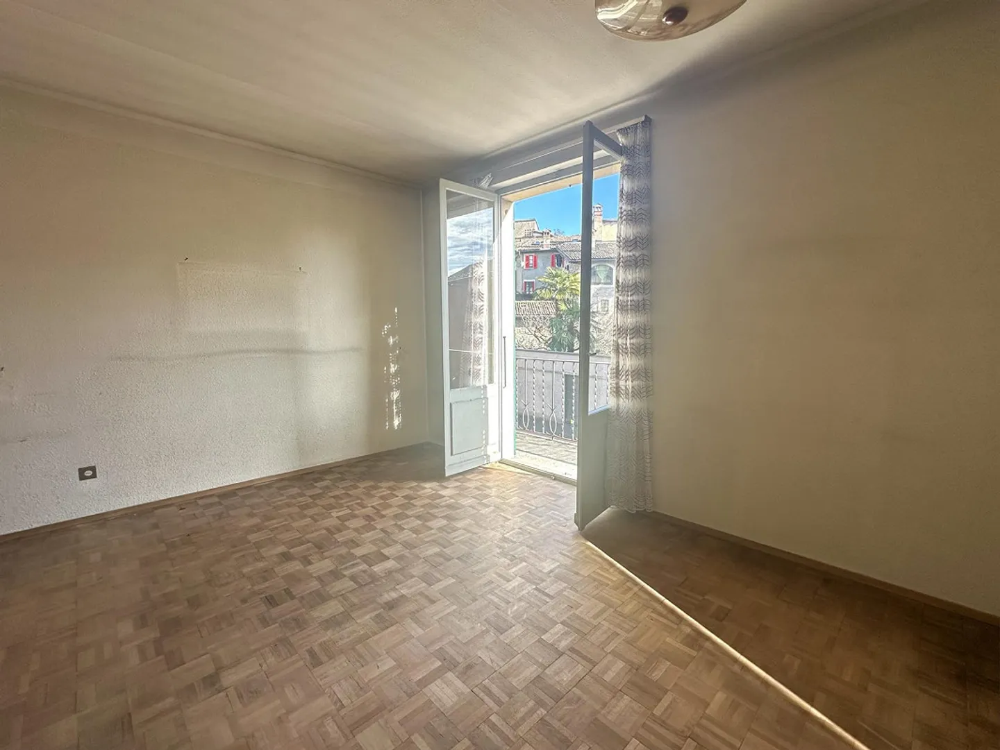 Stunning independent house with 7.5 rooms and garden in Cureglia - Photo 5 of 15