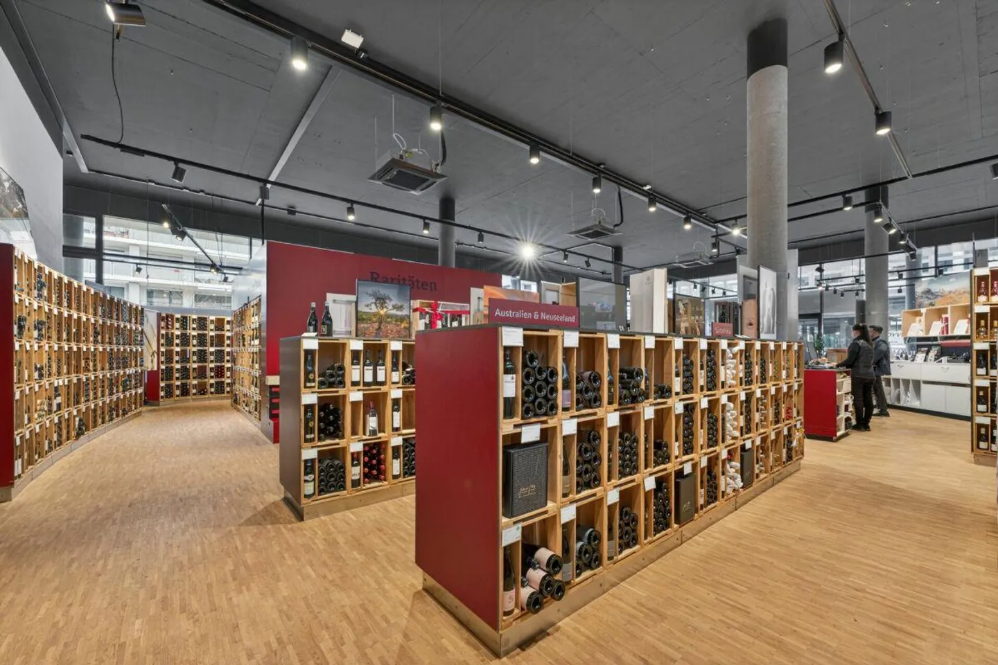 Espaces commerciaux/bureaux surélevés au rez-de-chaussée - Photo 5 sur 10
