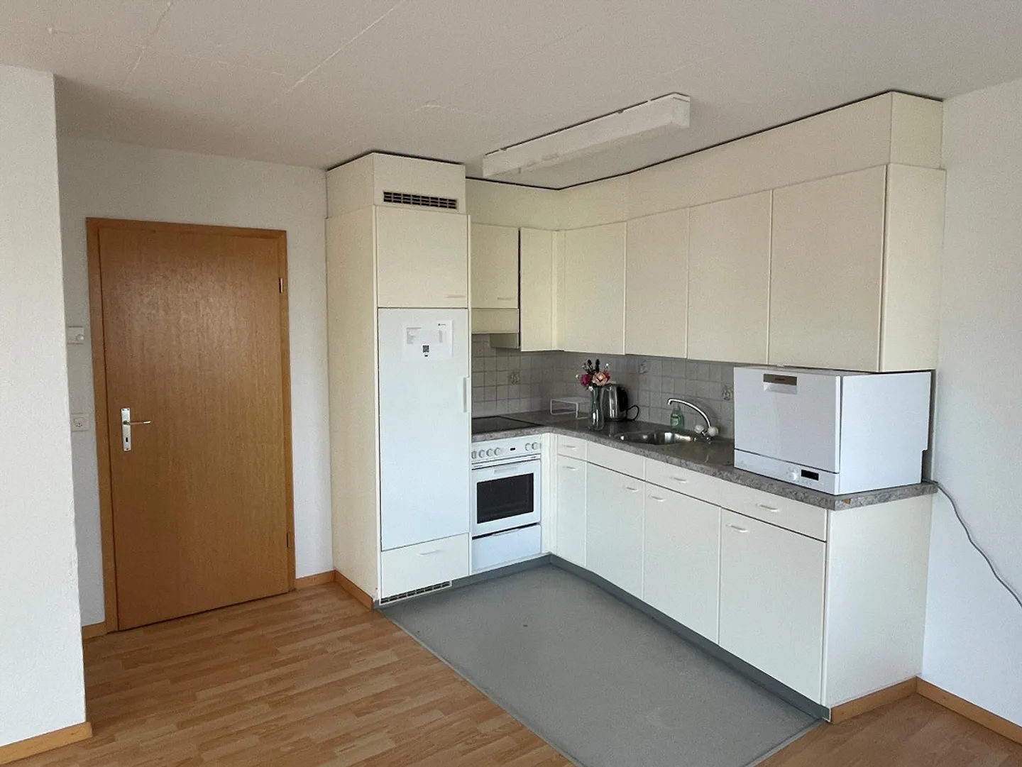 Office or apartment in Horn in the industrial park - Photo 2 of 6