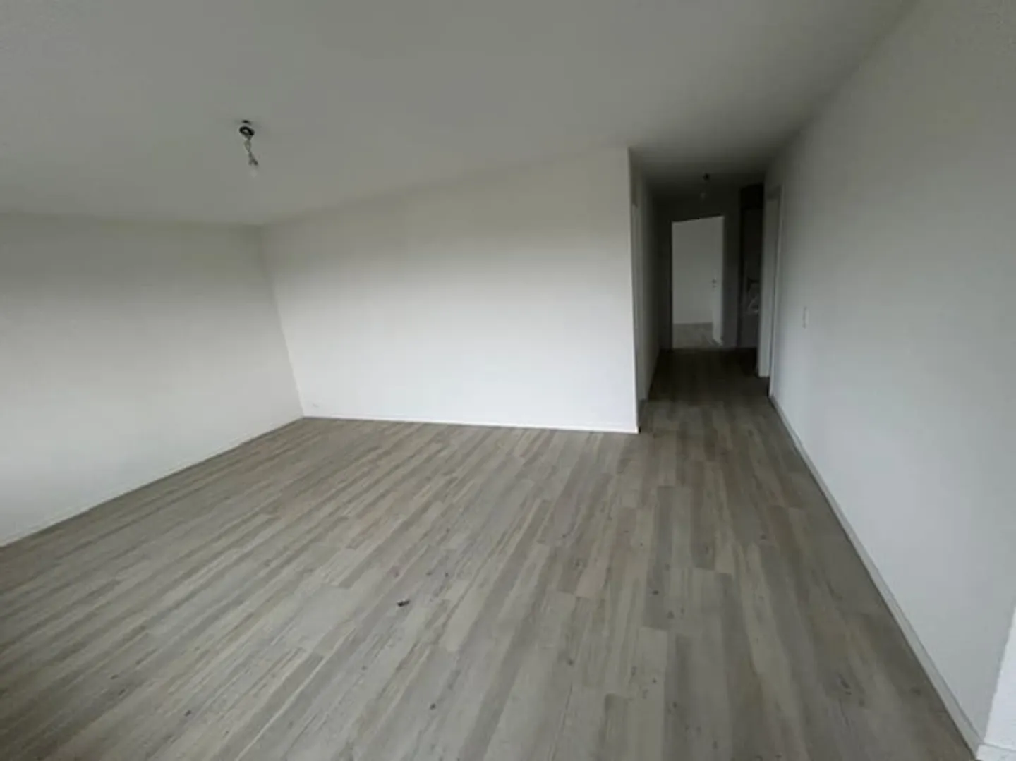 Wunderschöne 3,5-Zimmer-Wohnung mit Balkon in Boudry - Foto 4 von 10