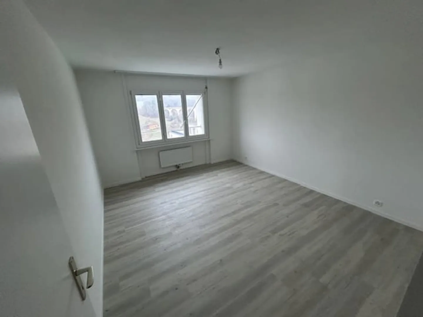 Wunderschöne 3,5-Zimmer-Wohnung mit Balkon in Boudry - Foto 5 von 10