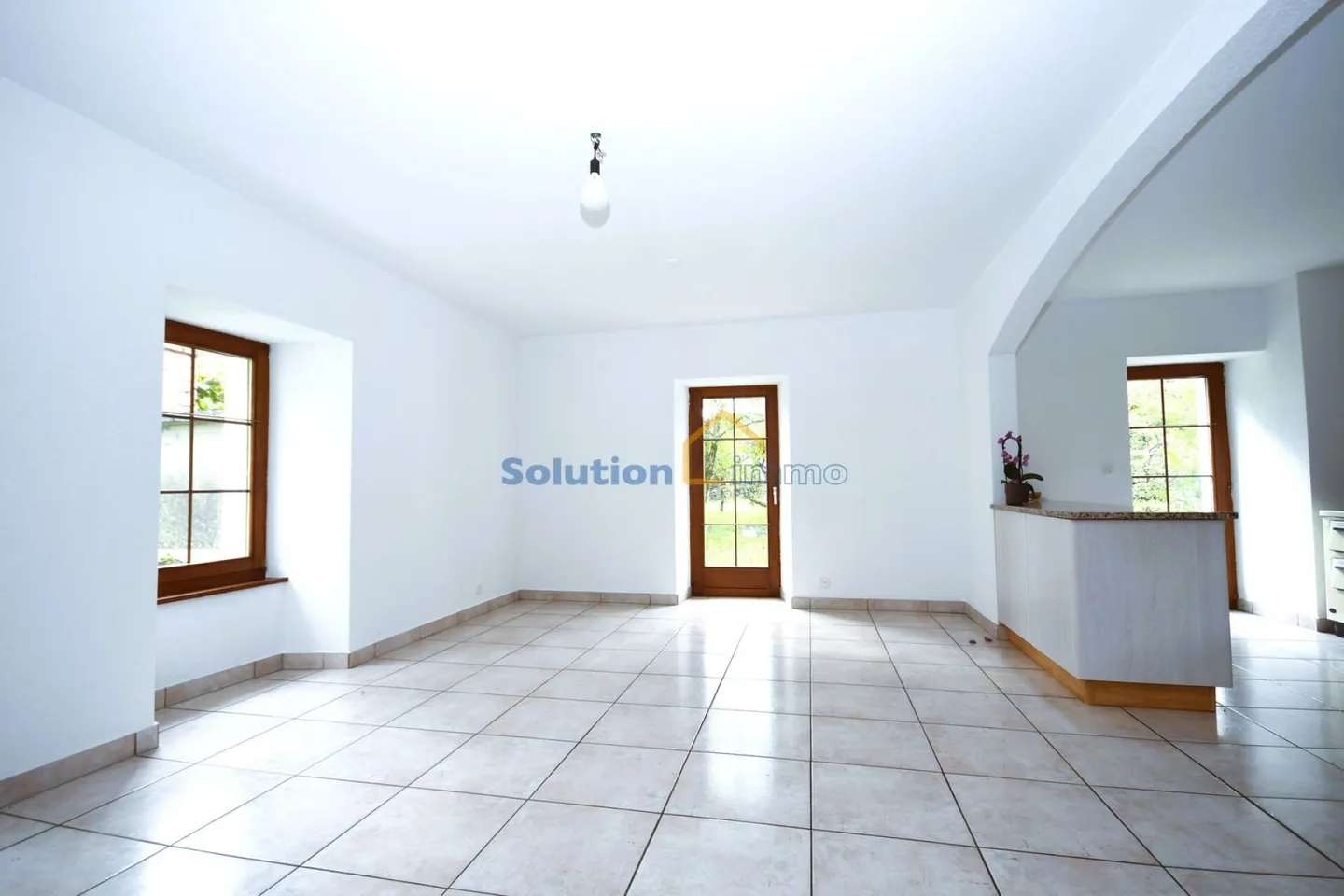 Large living area - Photo 6 of 16