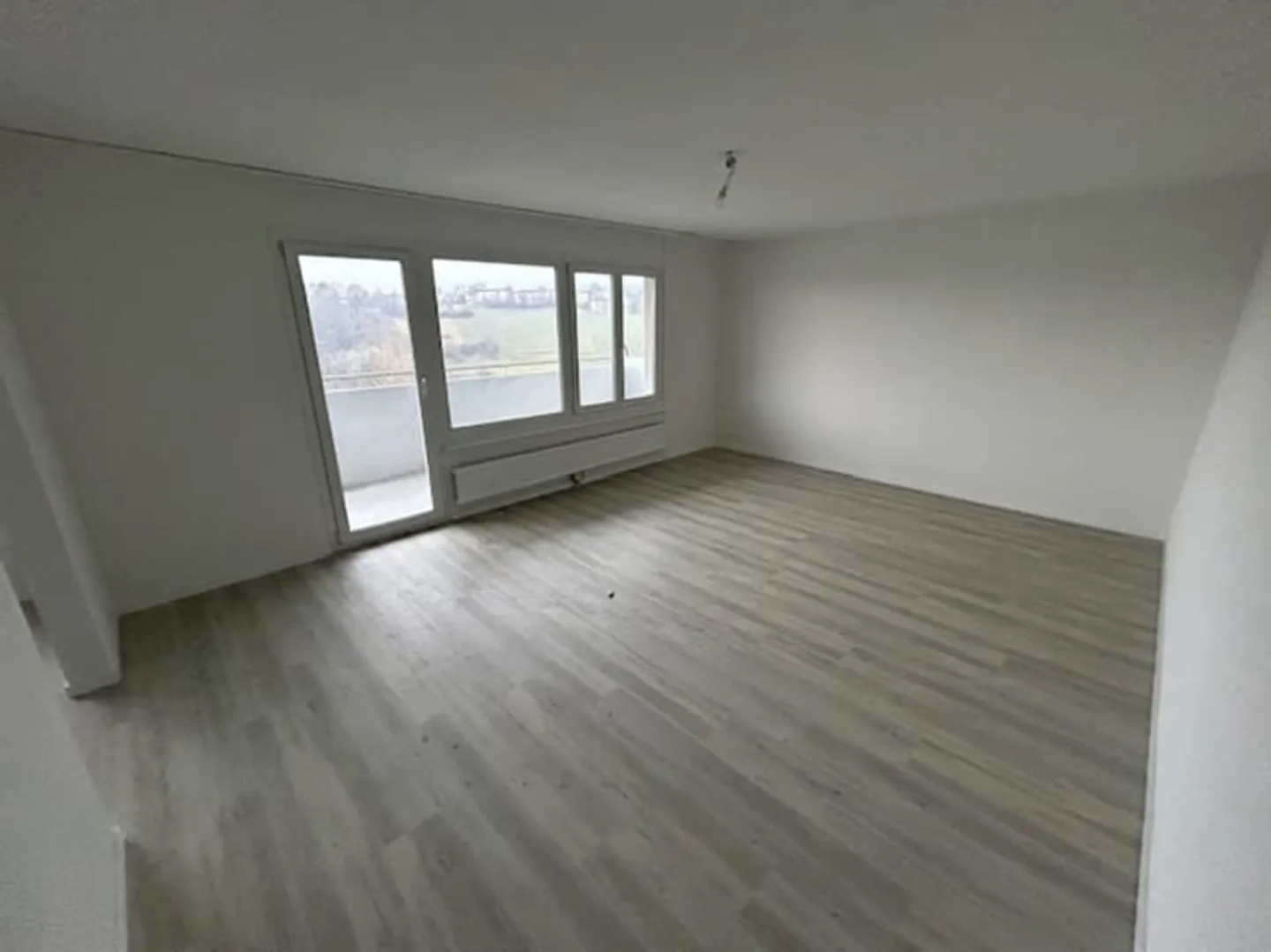 Wunderschöne 3,5-Zimmer-Wohnung mit Balkon in Boudry - Foto 1 von 10
