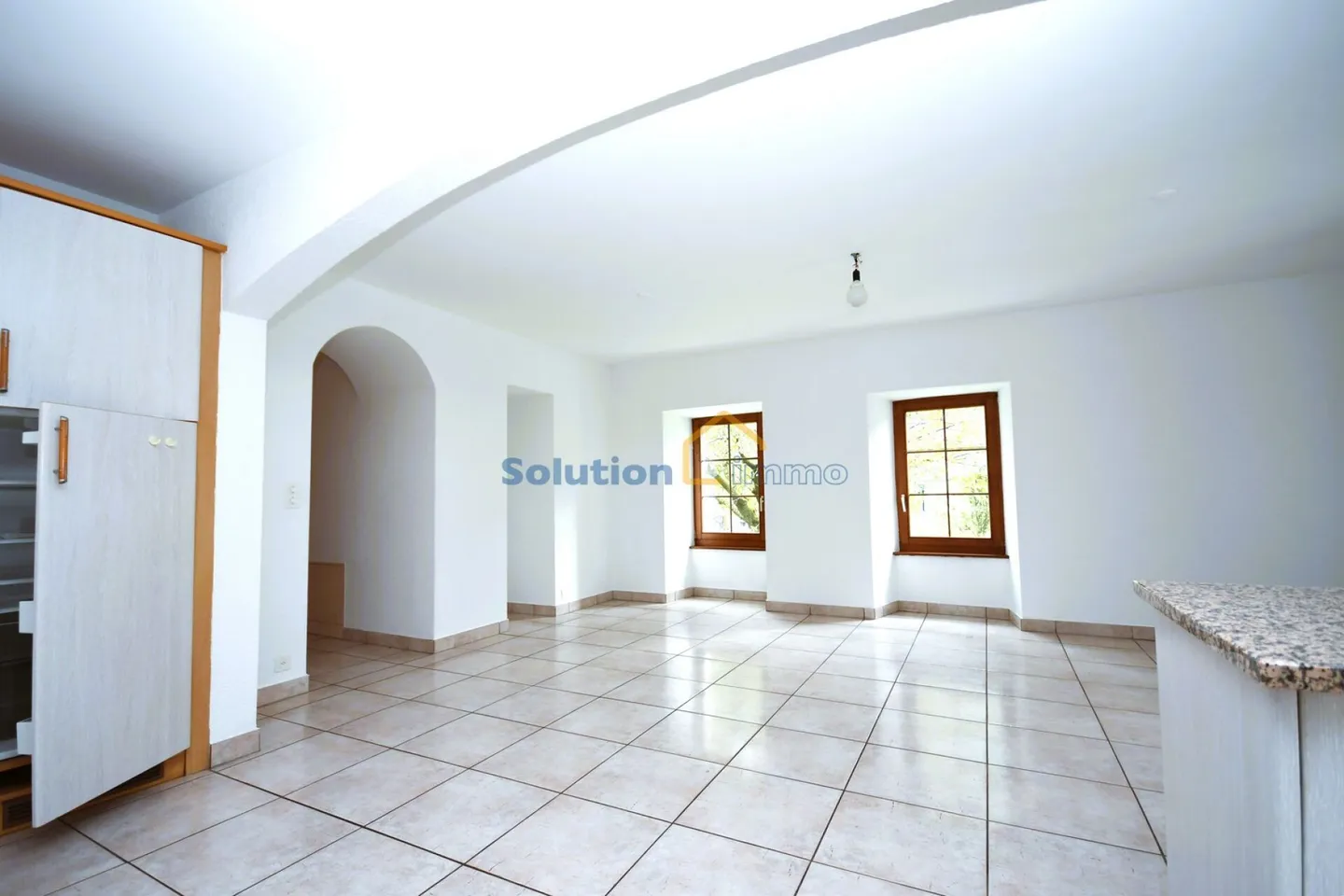 Large living area - Photo 7 of 16
