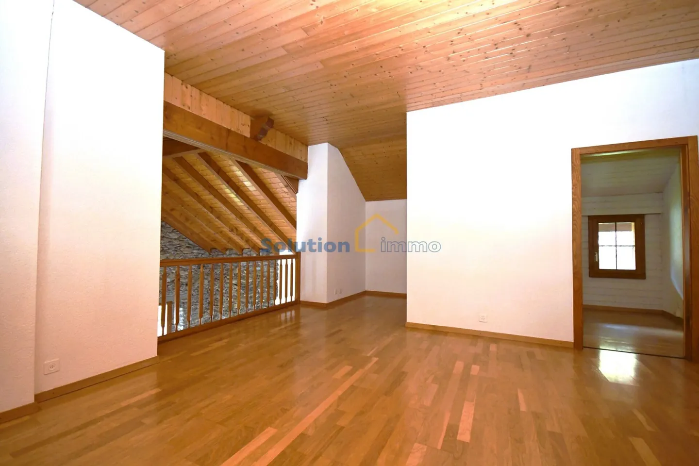 Large living area - Photo 9 of 16