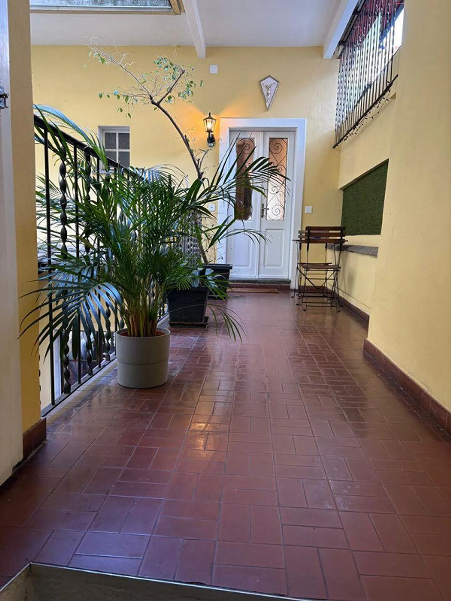 Herrliche 2.5-Zimmer-Wohnung möbliert im historischen Herzen - Foto 1 von 5