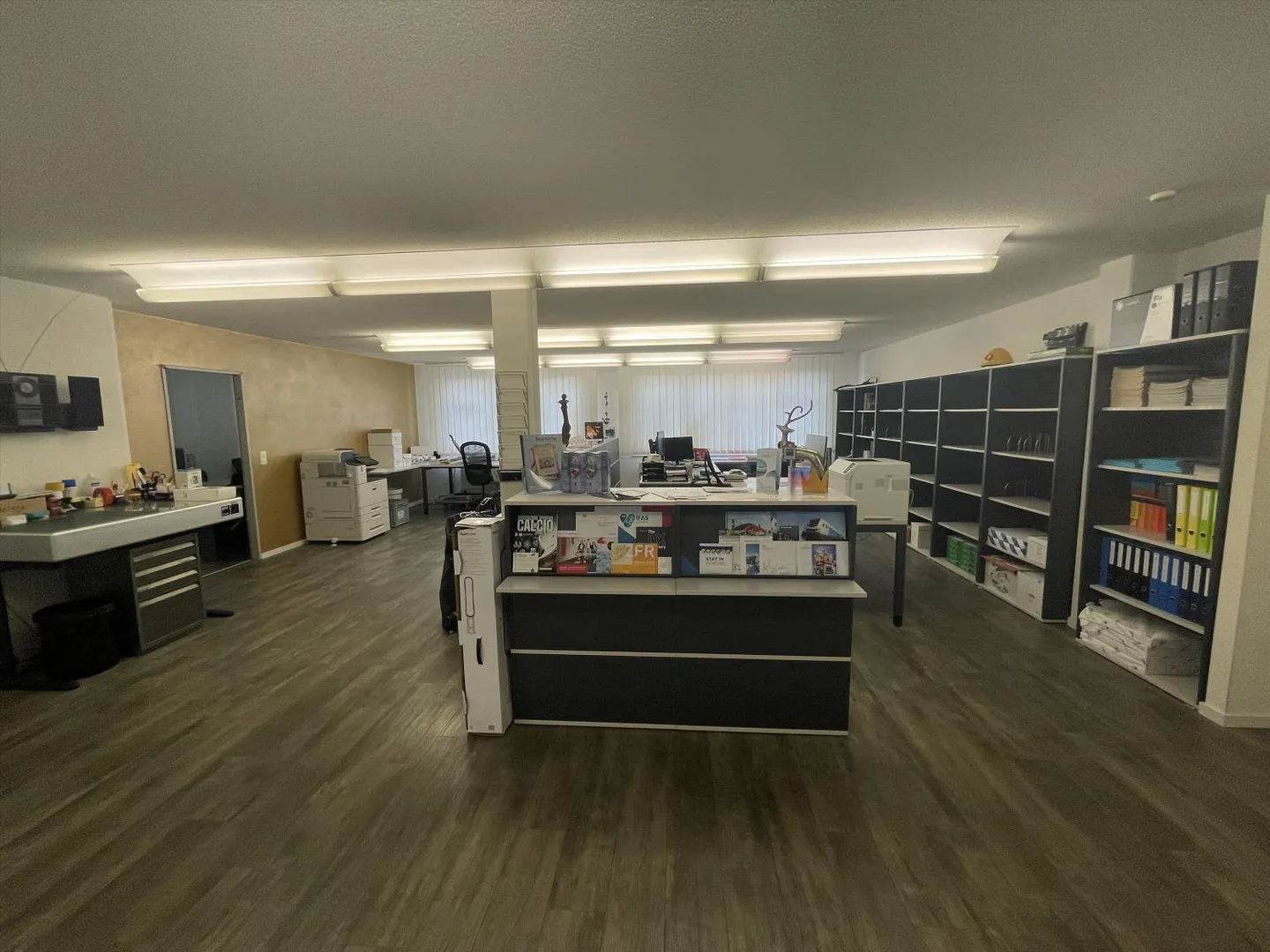 Emplacement idéal pour vos bureaux ! - Photo 2 sur 9