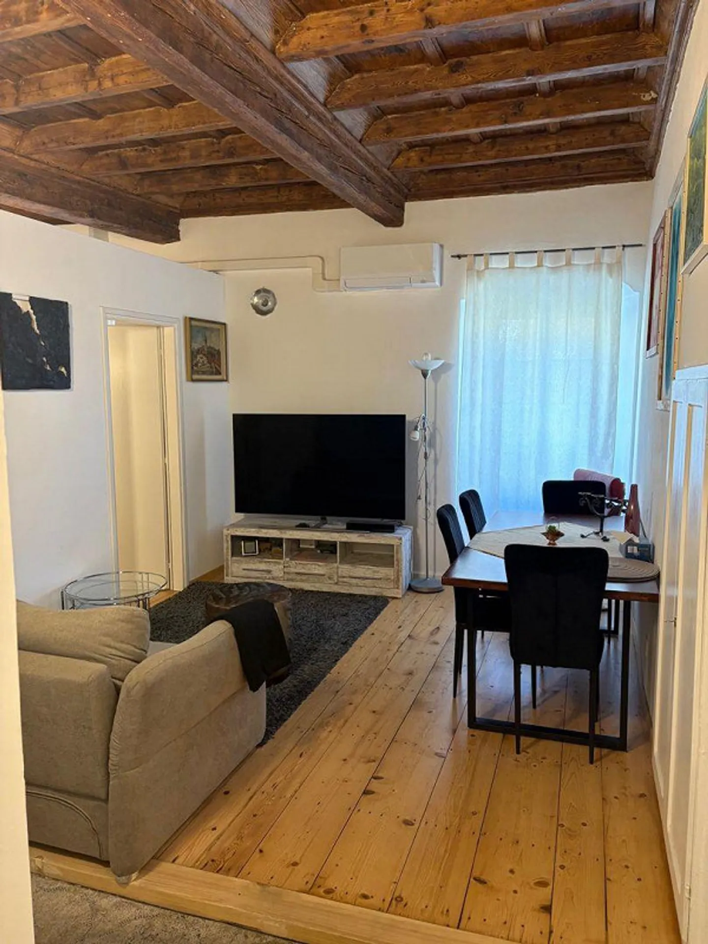 Herrliche 2.5-Zimmer-Wohnung möbliert im historischen Herzen - Foto 2 von 5