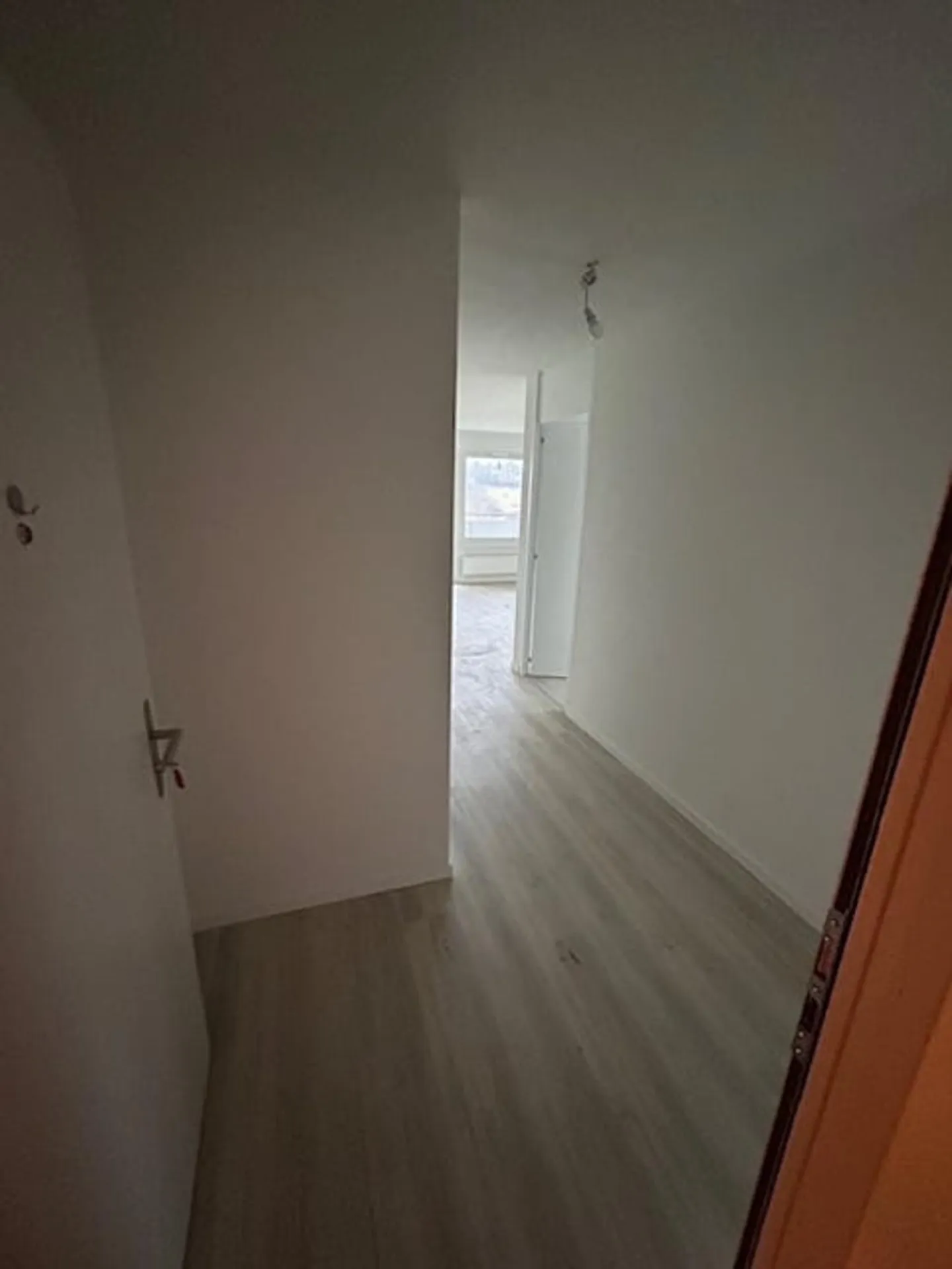 Wunderschöne 3,5-Zimmer-Wohnung mit Balkon in Boudry - Foto 9 von 10