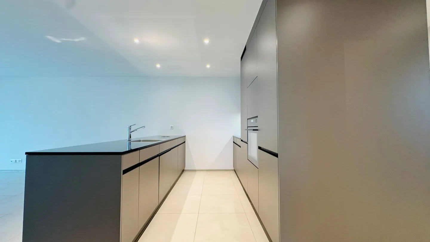 Appartamento esclusivo di 4,5 locali al 1° piano, incluso posto auto in garage sotterraneo - Foto 2 di 12