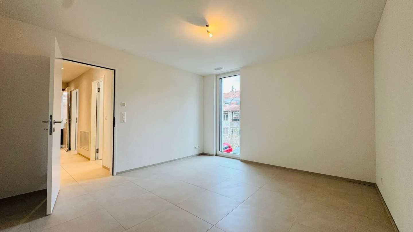 Appartamento esclusivo di 4,5 locali al 1° piano, incluso posto auto in garage sotterraneo - Foto 4 di 12