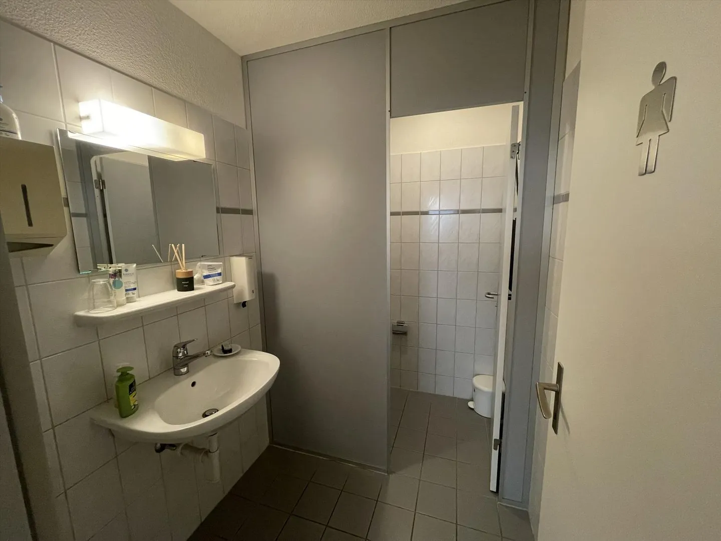 Emplacement idéal pour vos bureaux ! - Photo 8 sur 9