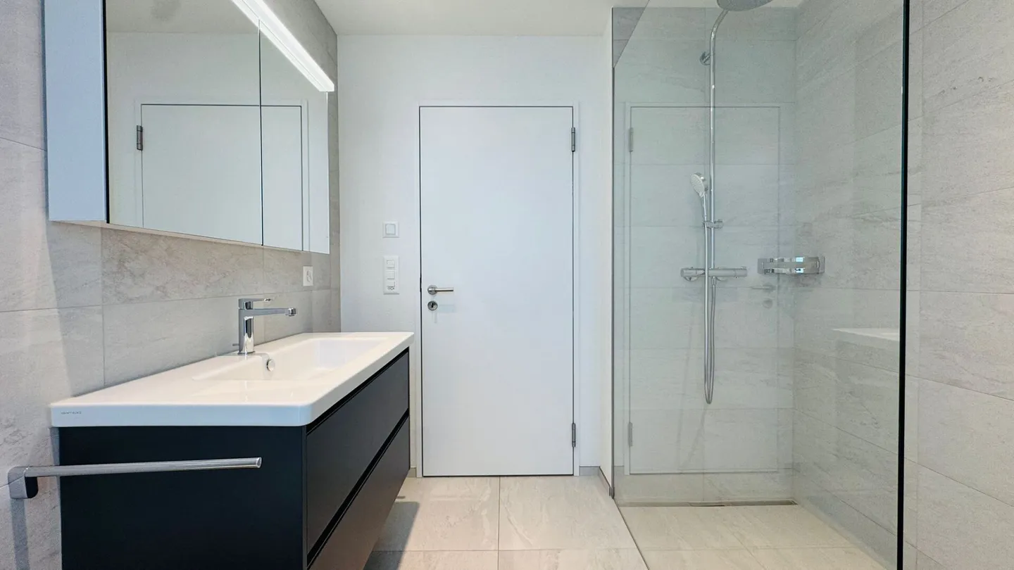 Appartamento esclusivo di 4,5 locali al 1° piano, incluso posto auto in garage sotterraneo - Foto 8 di 12