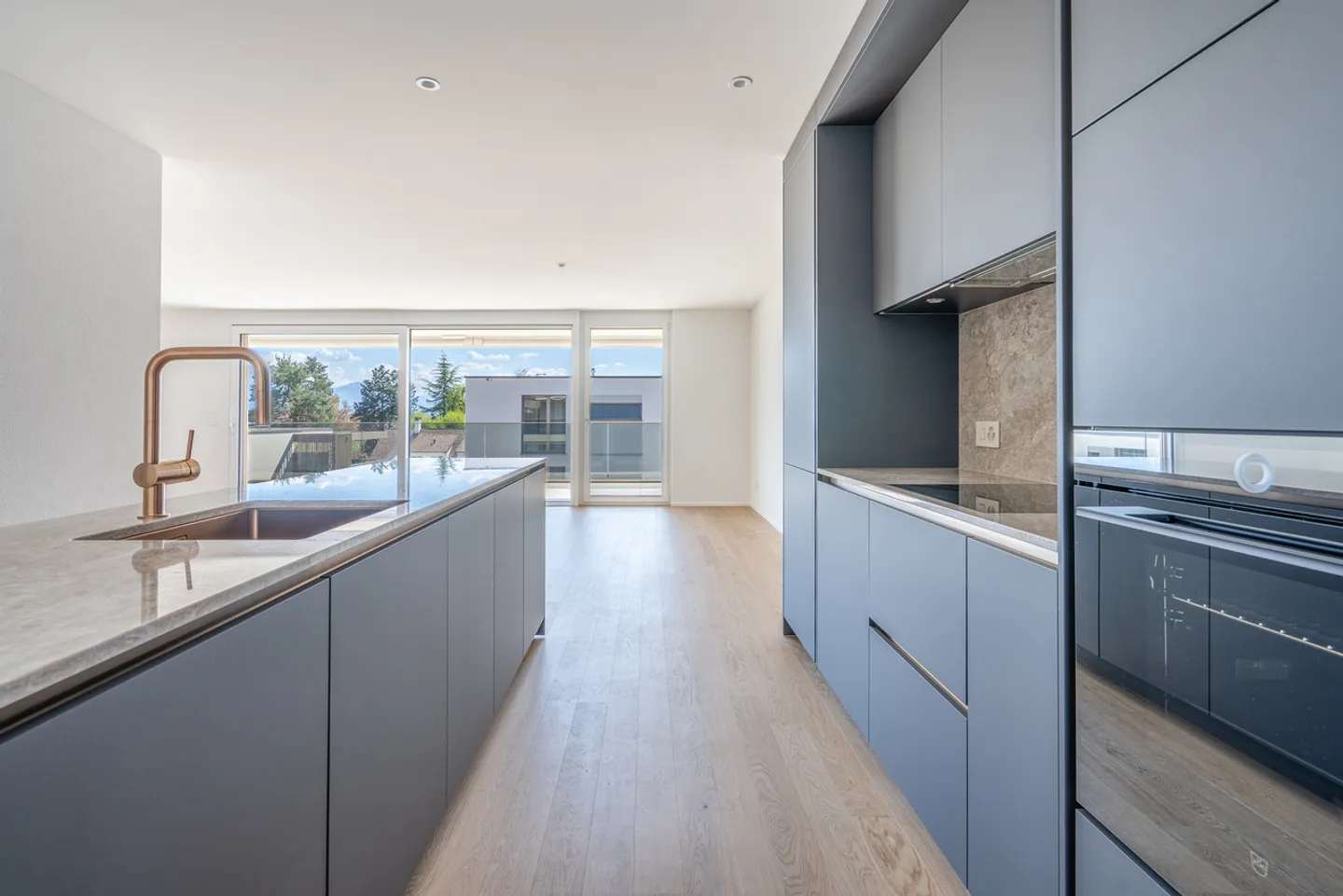 Magnificent 4.5-room apartment with spacious balcony on the top floor - Photo 3 of 9