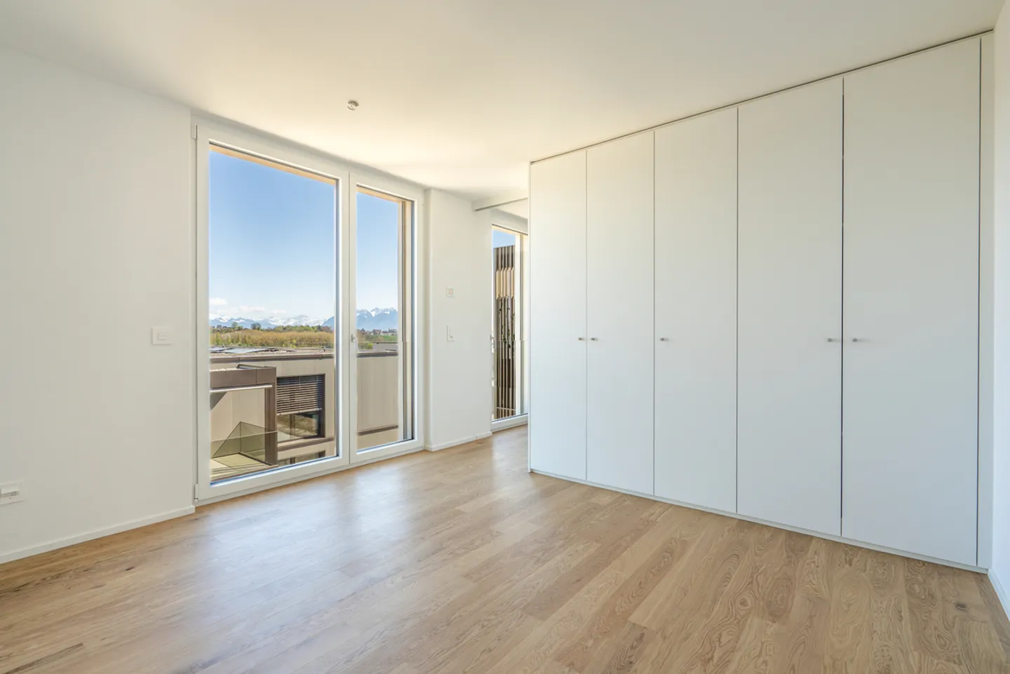 Magnificent 4.5-room apartment with spacious balcony on the top floor - Photo 6 of 9