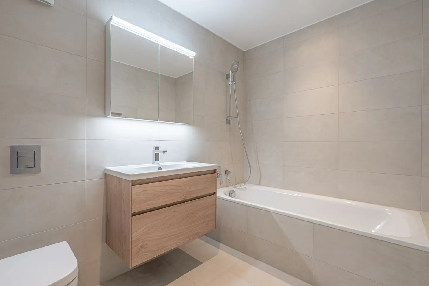 Magnificent 4.5-room apartment with spacious balcony on the top floor - Photo 8 of 9