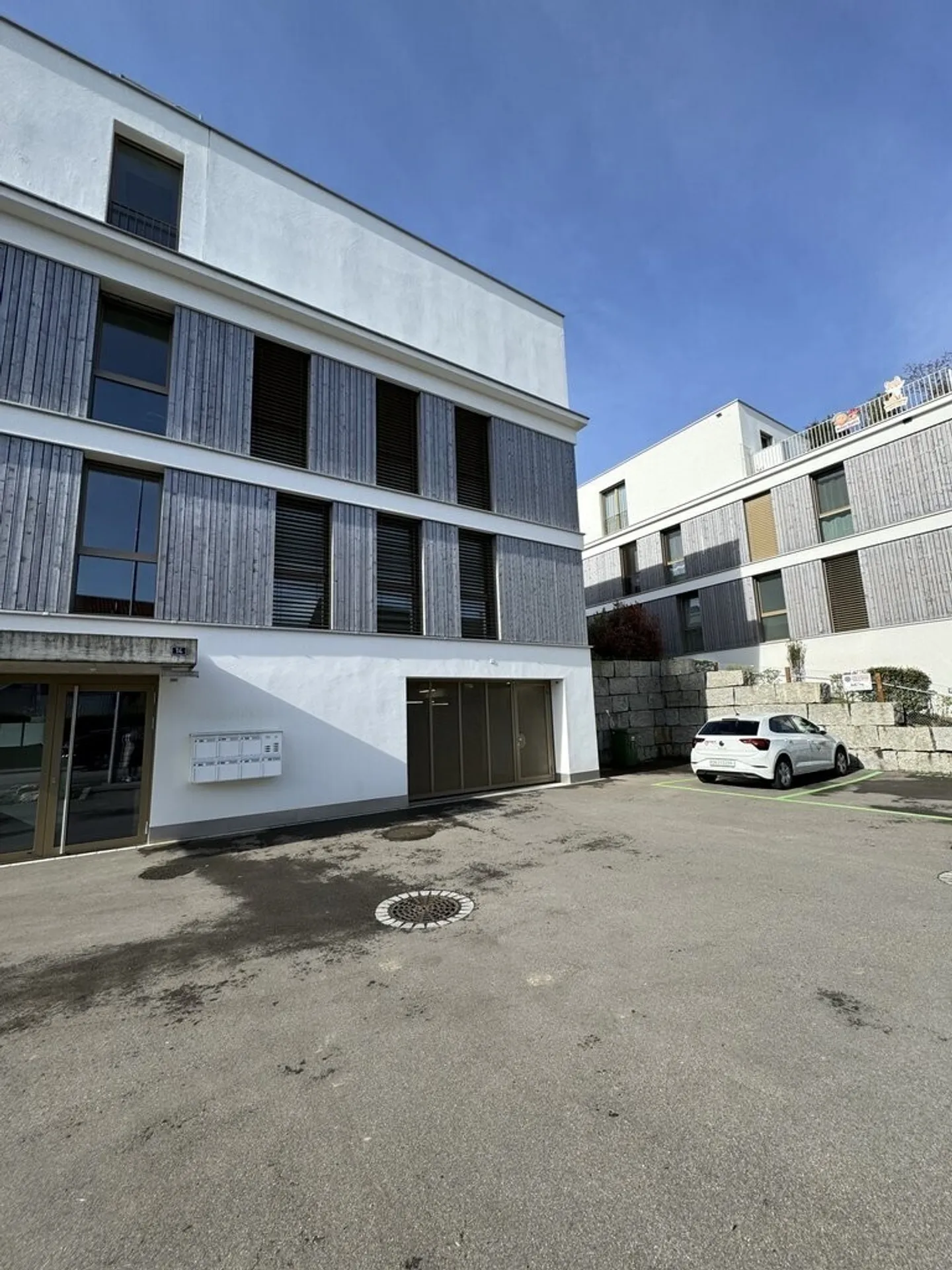 Sicherer Einstellhallenparkplatz in Eiken - Foto 2 von 3