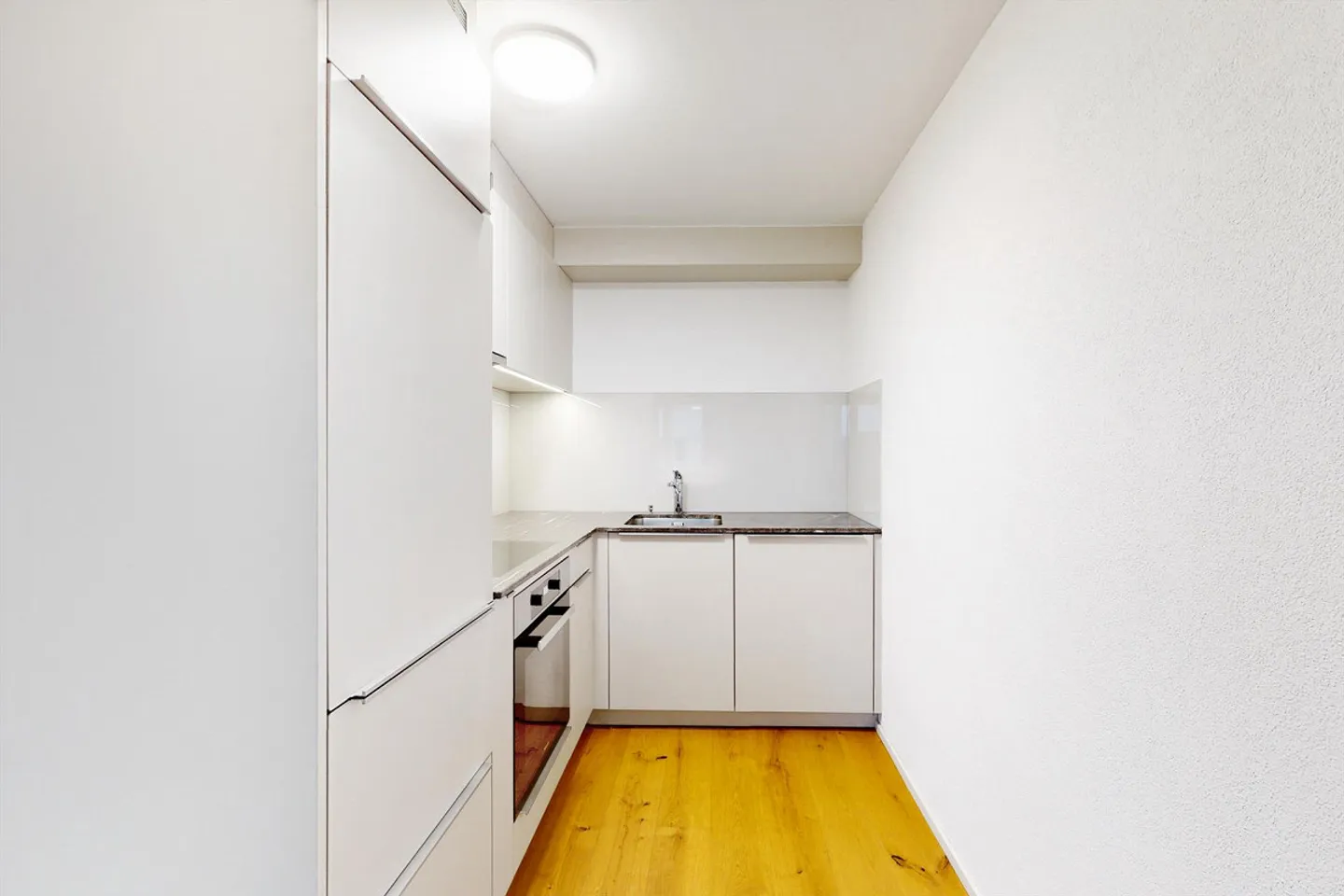 Ottimo appartamento singolo con balcone - Foto 3 di 8