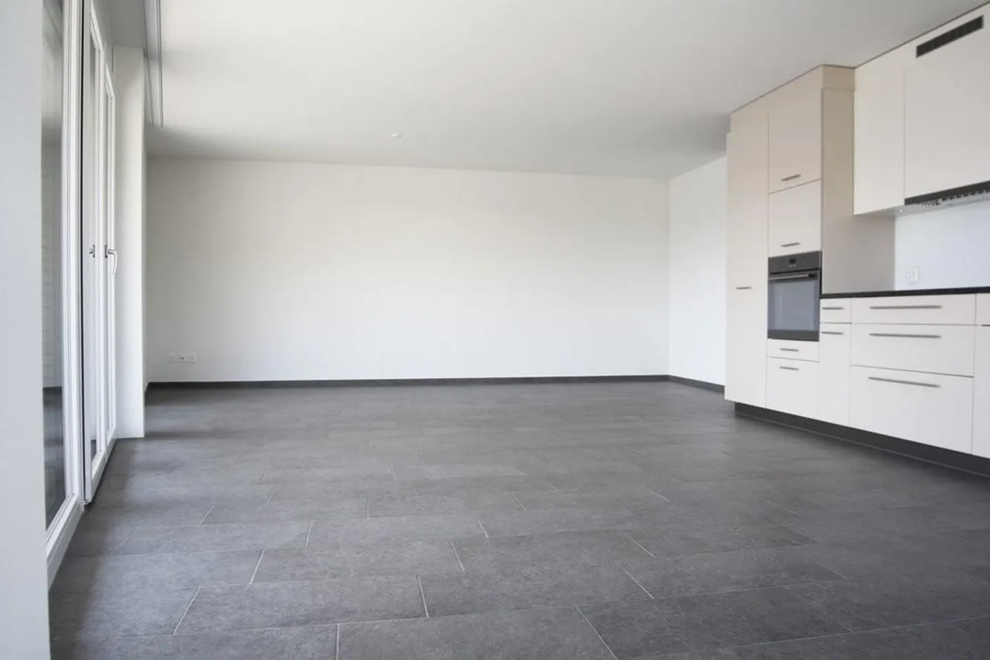 Moderne 4.5 Zimmerwohnung - Foto 3 von 12