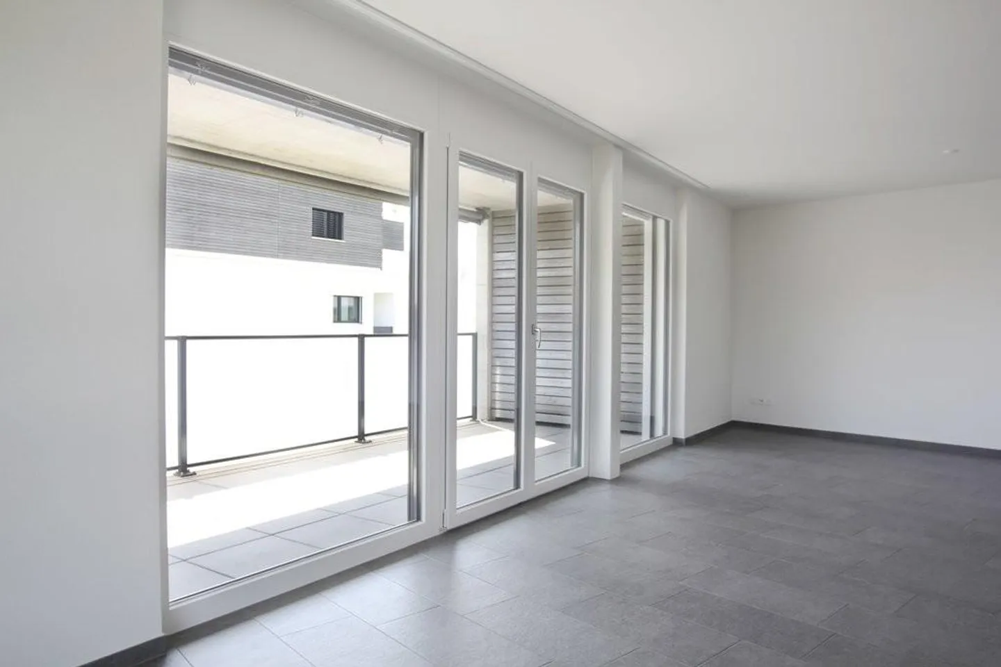 Moderne 4.5 Zimmerwohnung - Foto 4 von 12