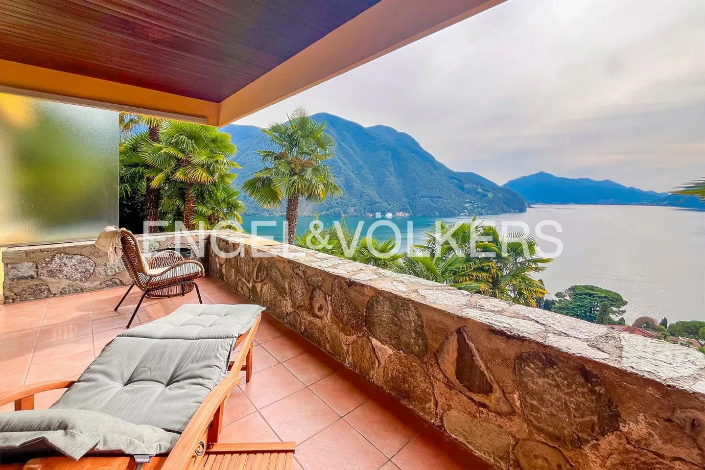 Beautiful duplex apartment with lake view - Photo 3 of 13