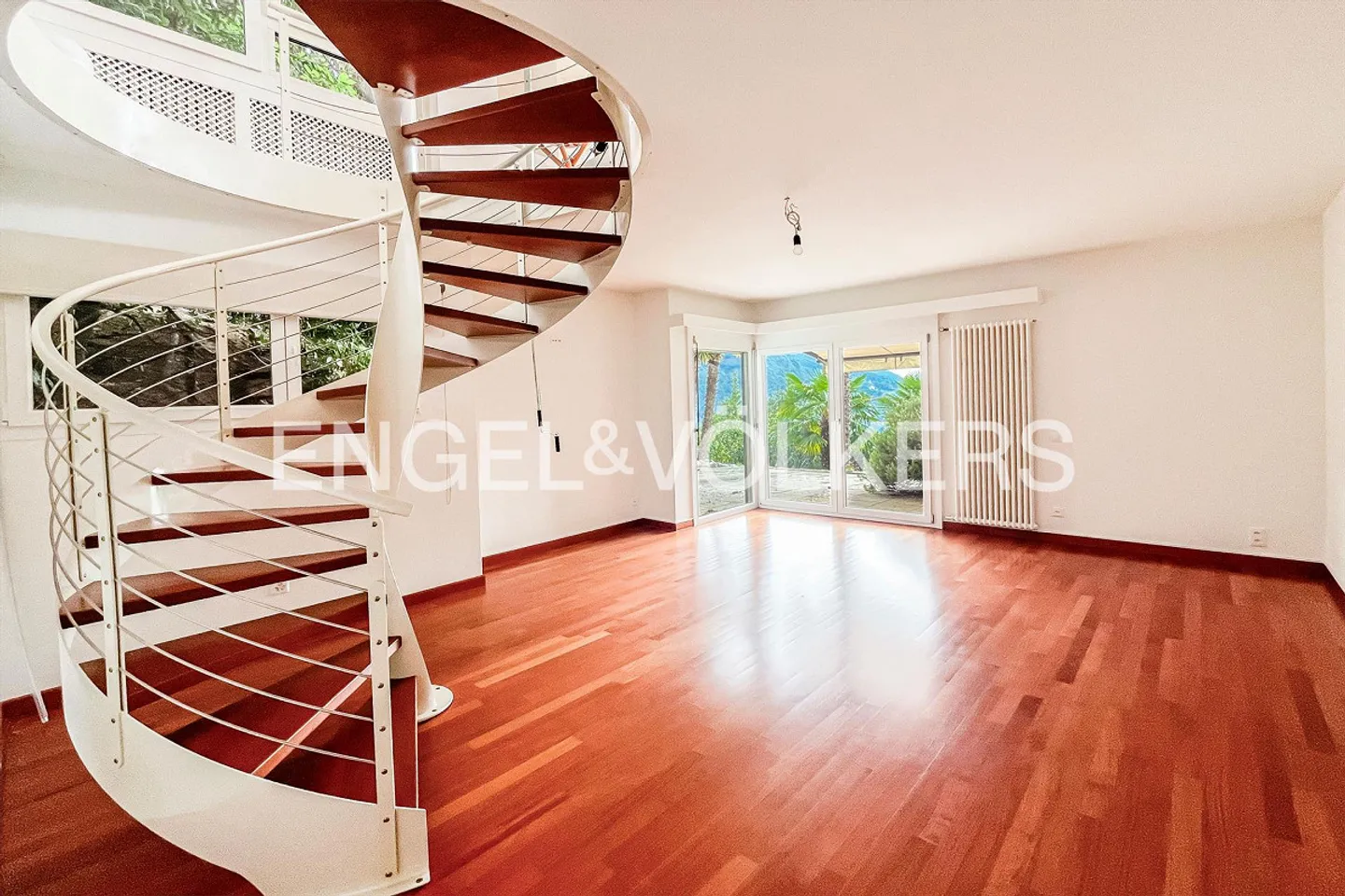 Beautiful duplex apartment with lake view - Photo 5 of 13