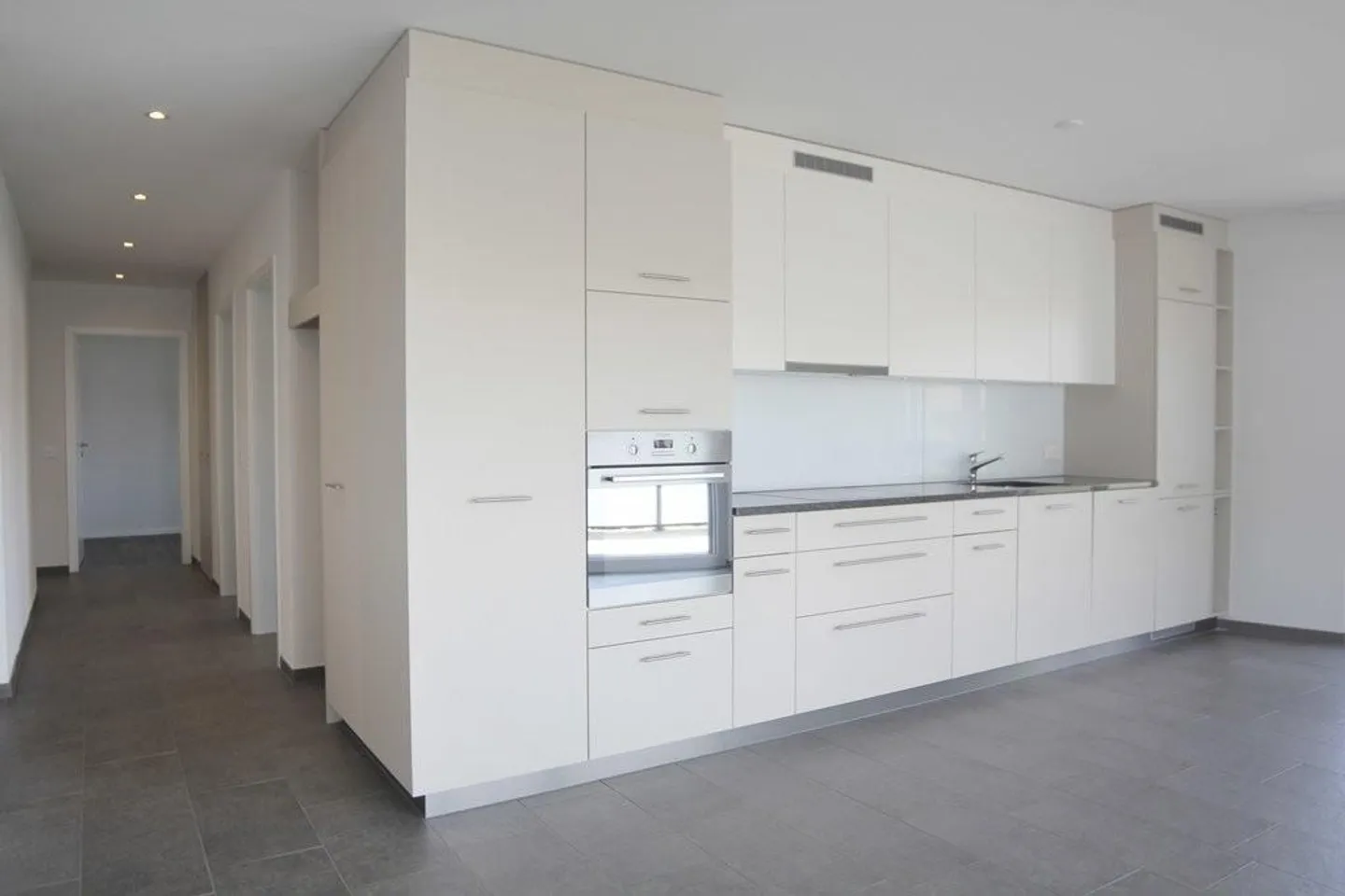 Moderne 4.5 Zimmerwohnung - Foto 2 von 12