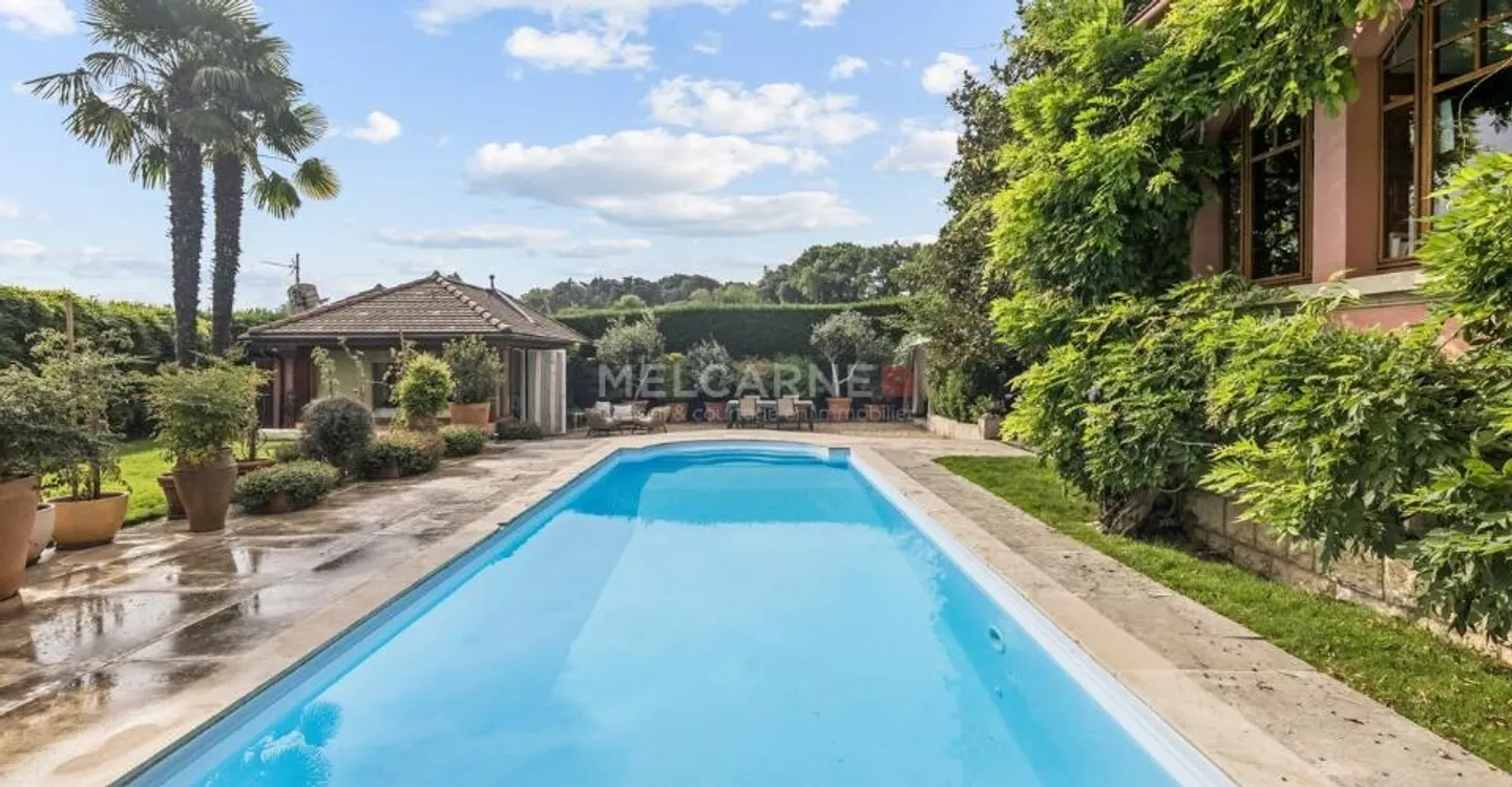 Exclusivity - Character Villa in a Green Setting in Chambésy - Photo 1 of 12