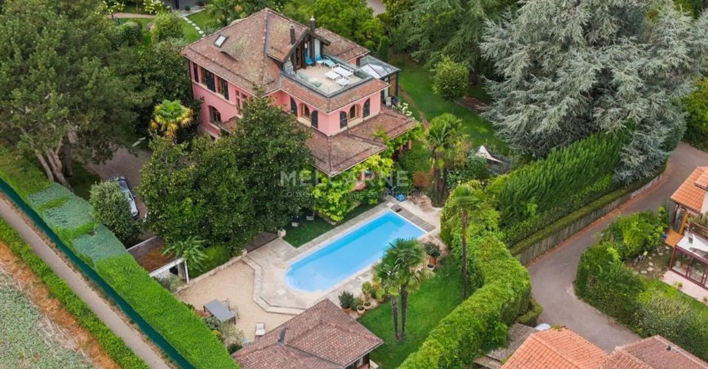 Exclusivity - Character Villa in a Green Setting in Chambésy - Photo 2 of 12