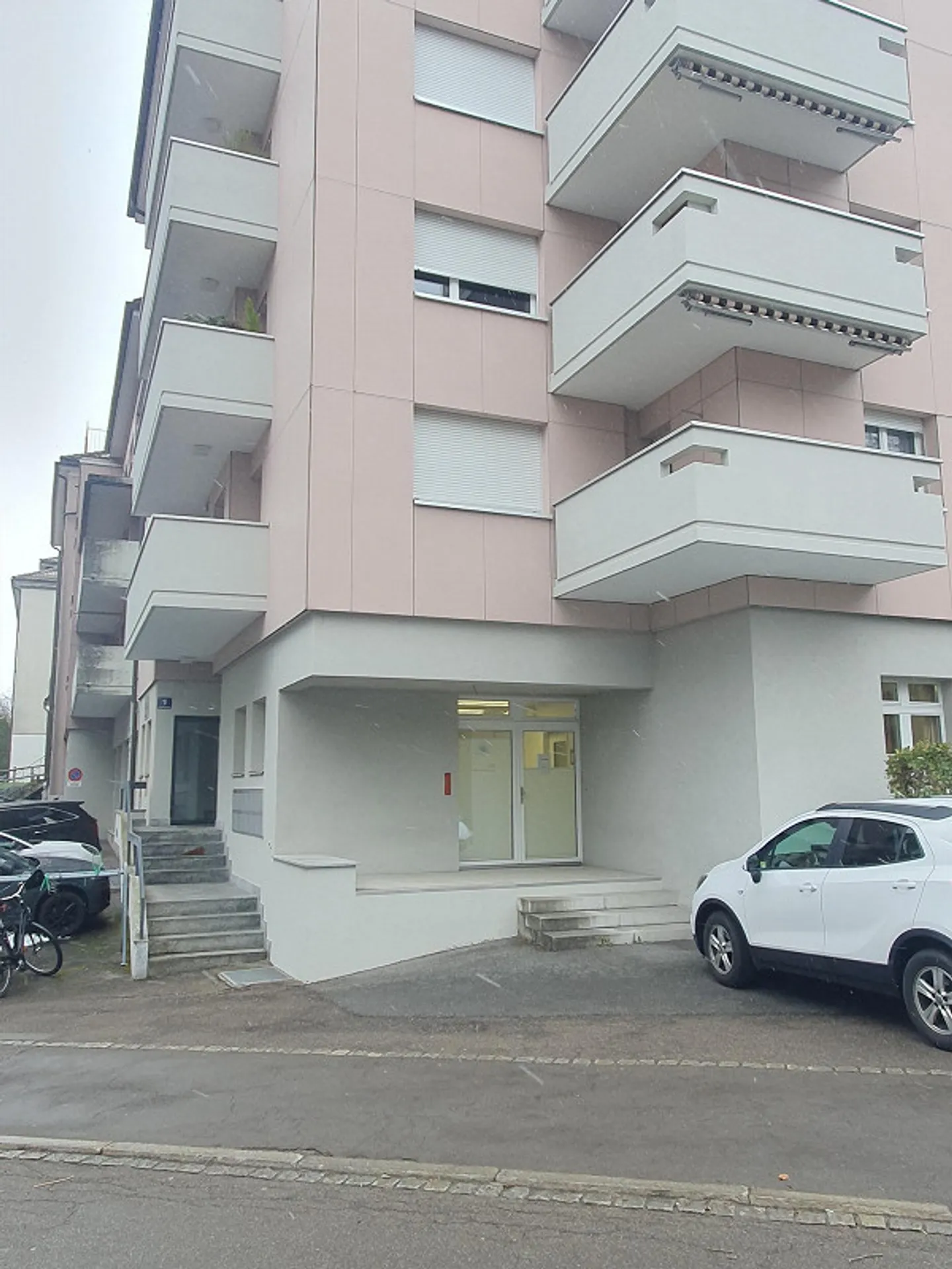 Spazi per uffici moderni, adatti anche come laboratorio o per terapia - Foto 2 di 17