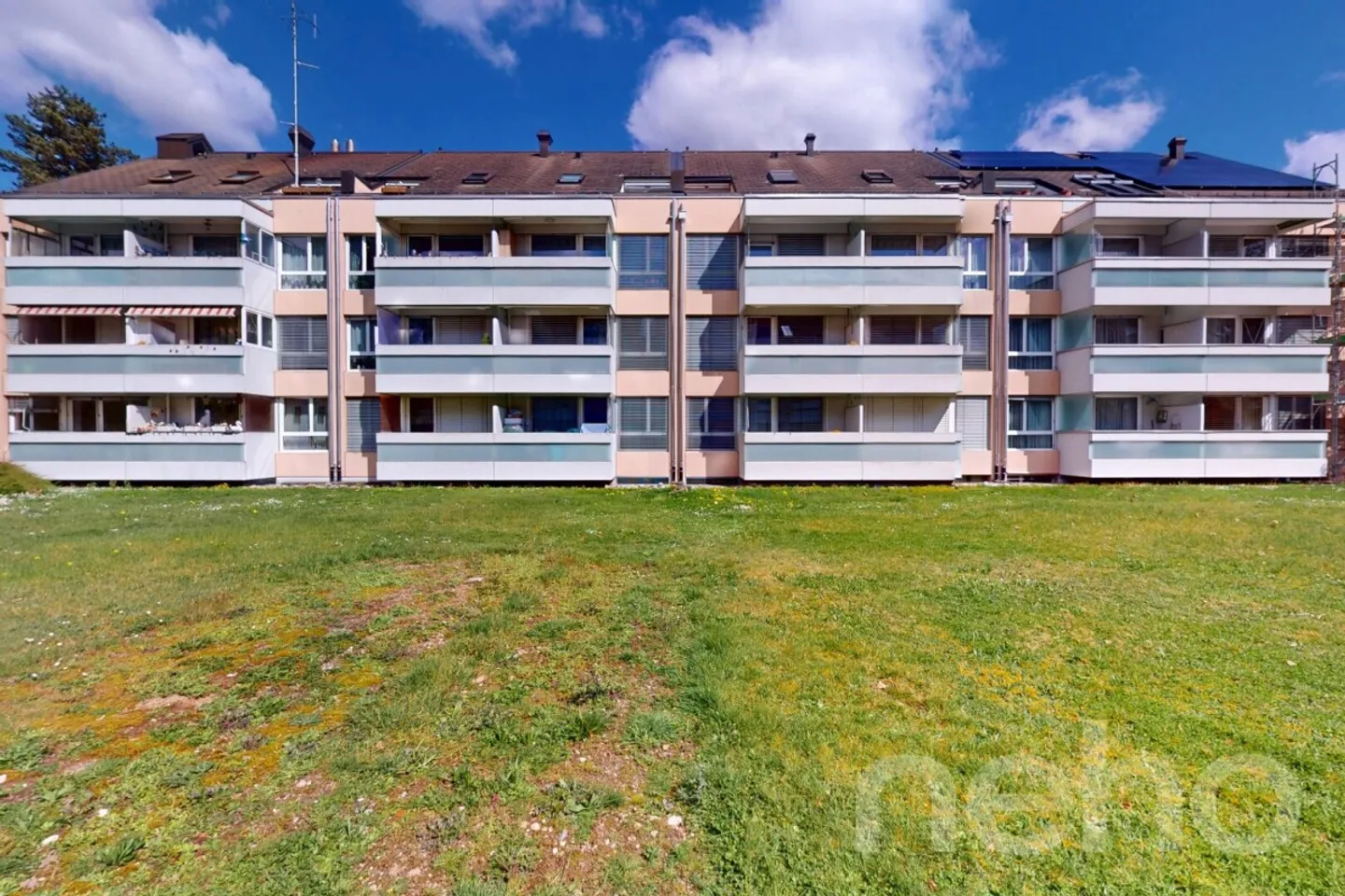 Appartamento attico ristrutturato di 2,5 locali in posizione tranquilla con balcone - Foto 3 di 13
