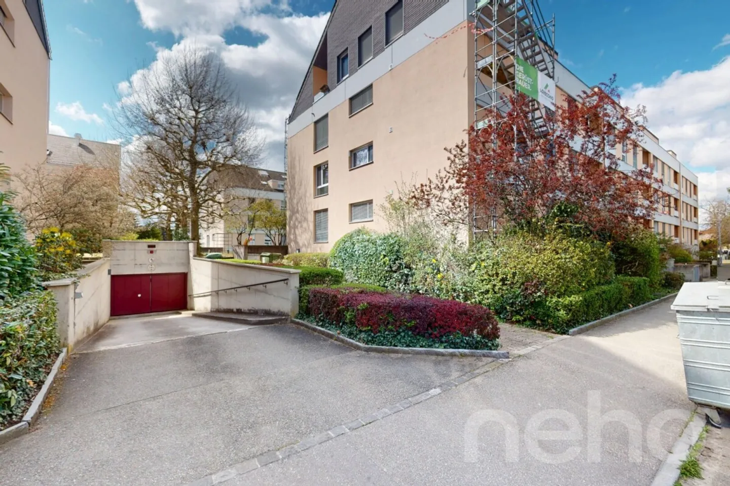 Appartamento attico ristrutturato di 2,5 locali in posizione tranquilla con balcone - Foto 1 di 13