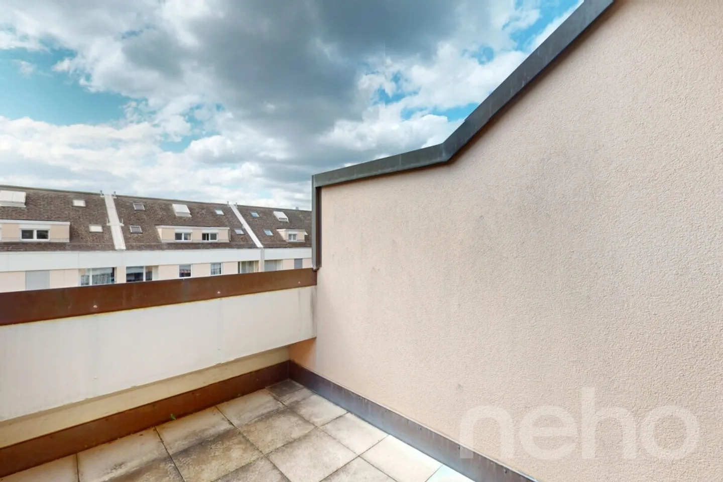 Appartamento attico ristrutturato di 2,5 locali in posizione tranquilla con balcone - Foto 10 di 13