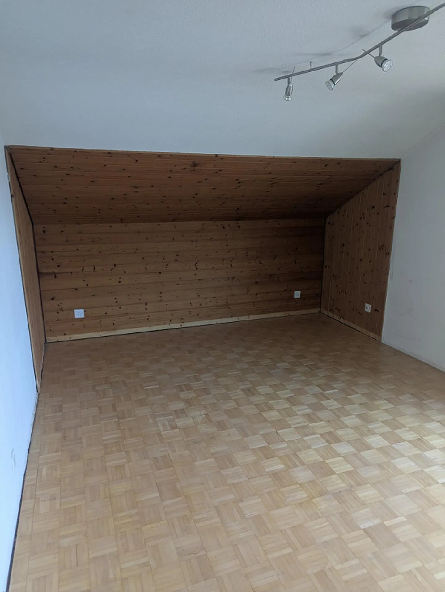 Appartamento economico in un vecchio edificio - Foto 7 di 9