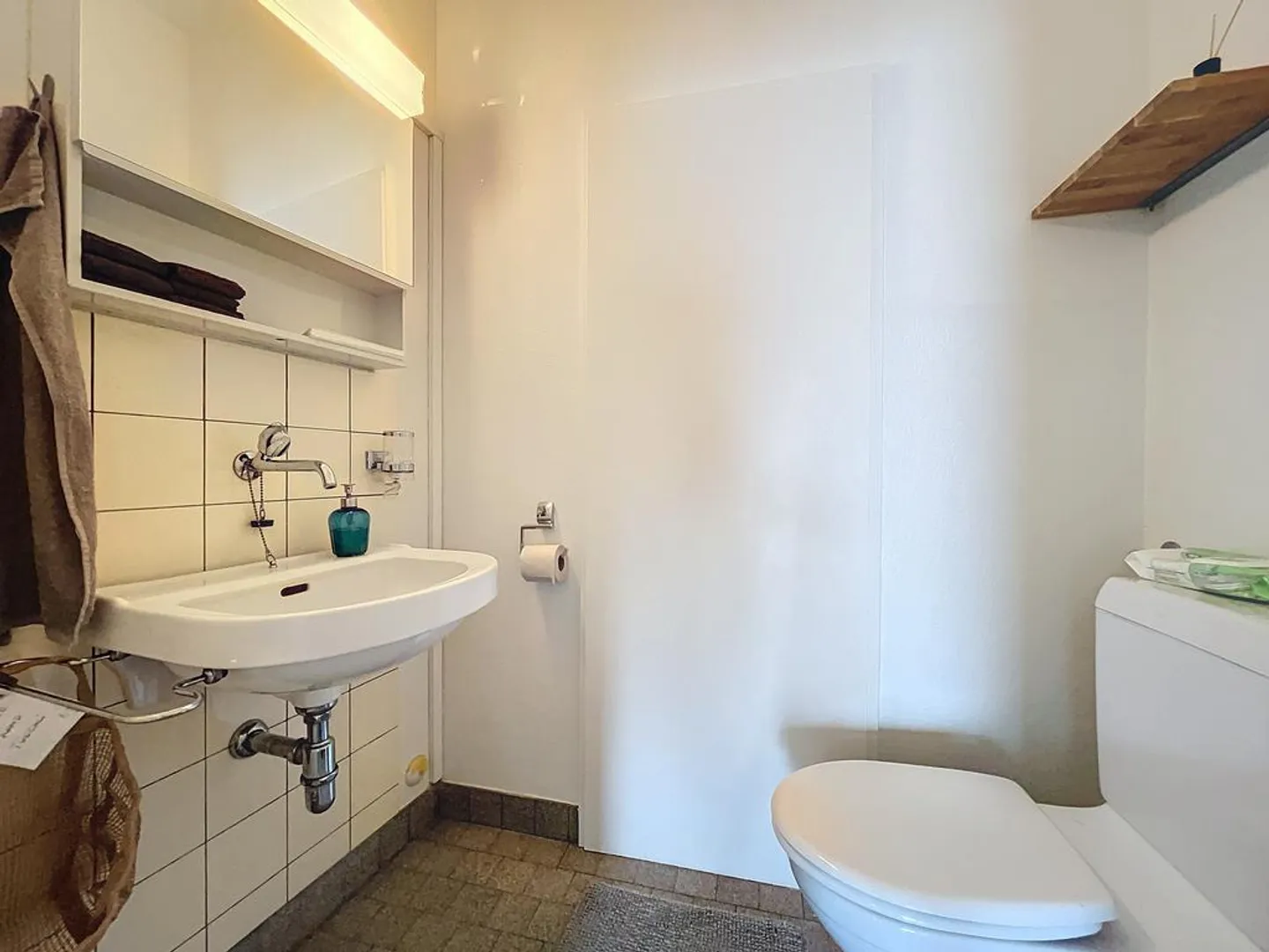 Bright commercial space in a central location - Photo 4 of 10