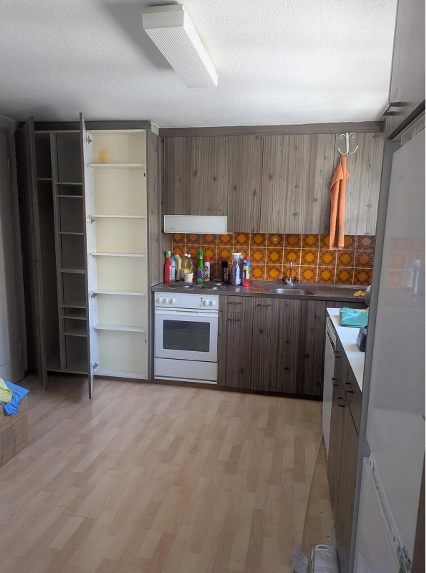 Appartamento economico in un vecchio edificio - Foto 4 di 9