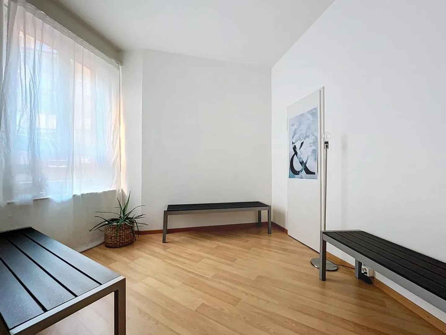 Bright commercial space in a central location - Photo 8 of 10